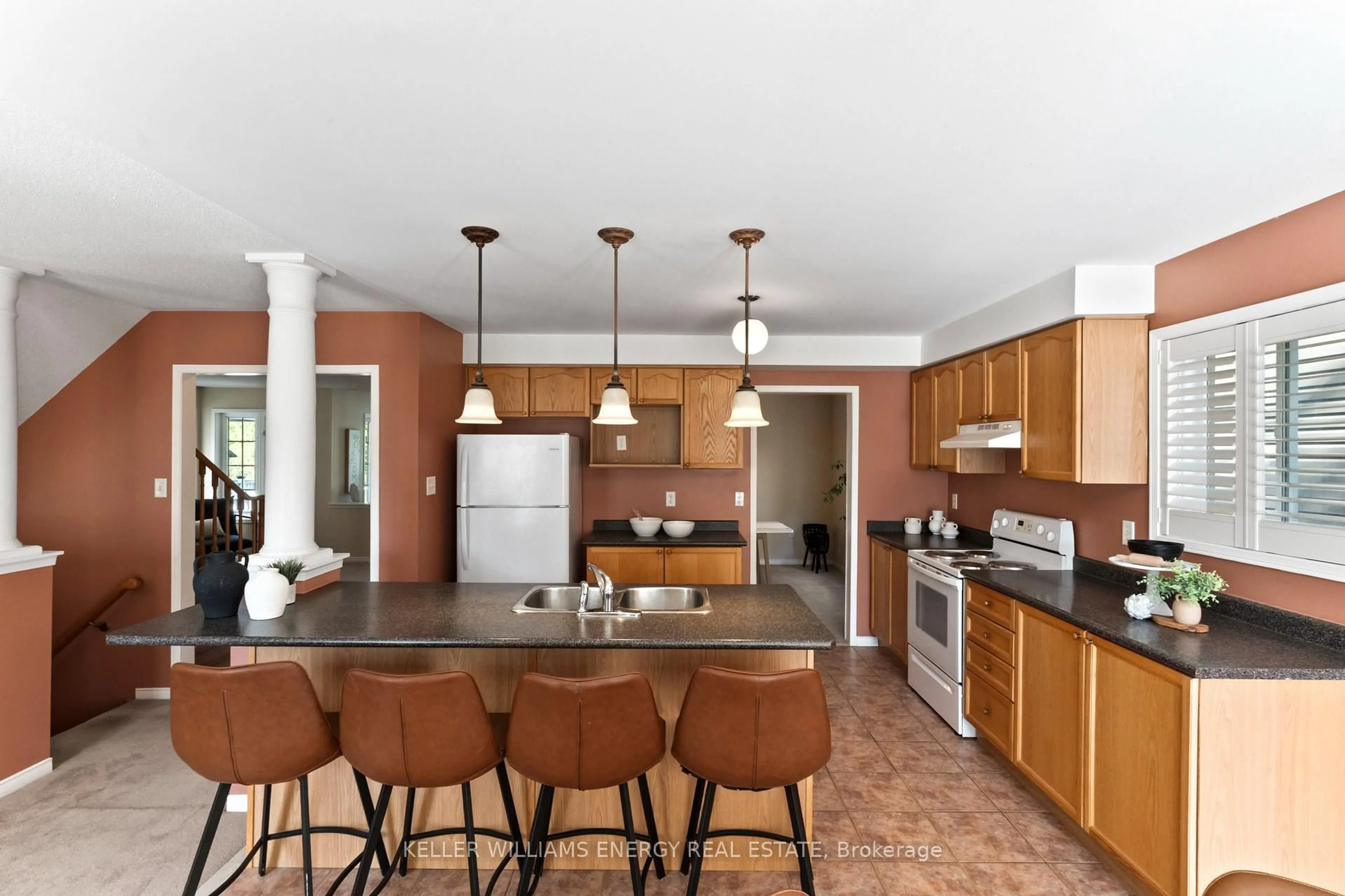 Open concept kitchen, ceramic/tile floor for 1530 Aldergrove Dr, Oshawa Ontario L1K 2Y3