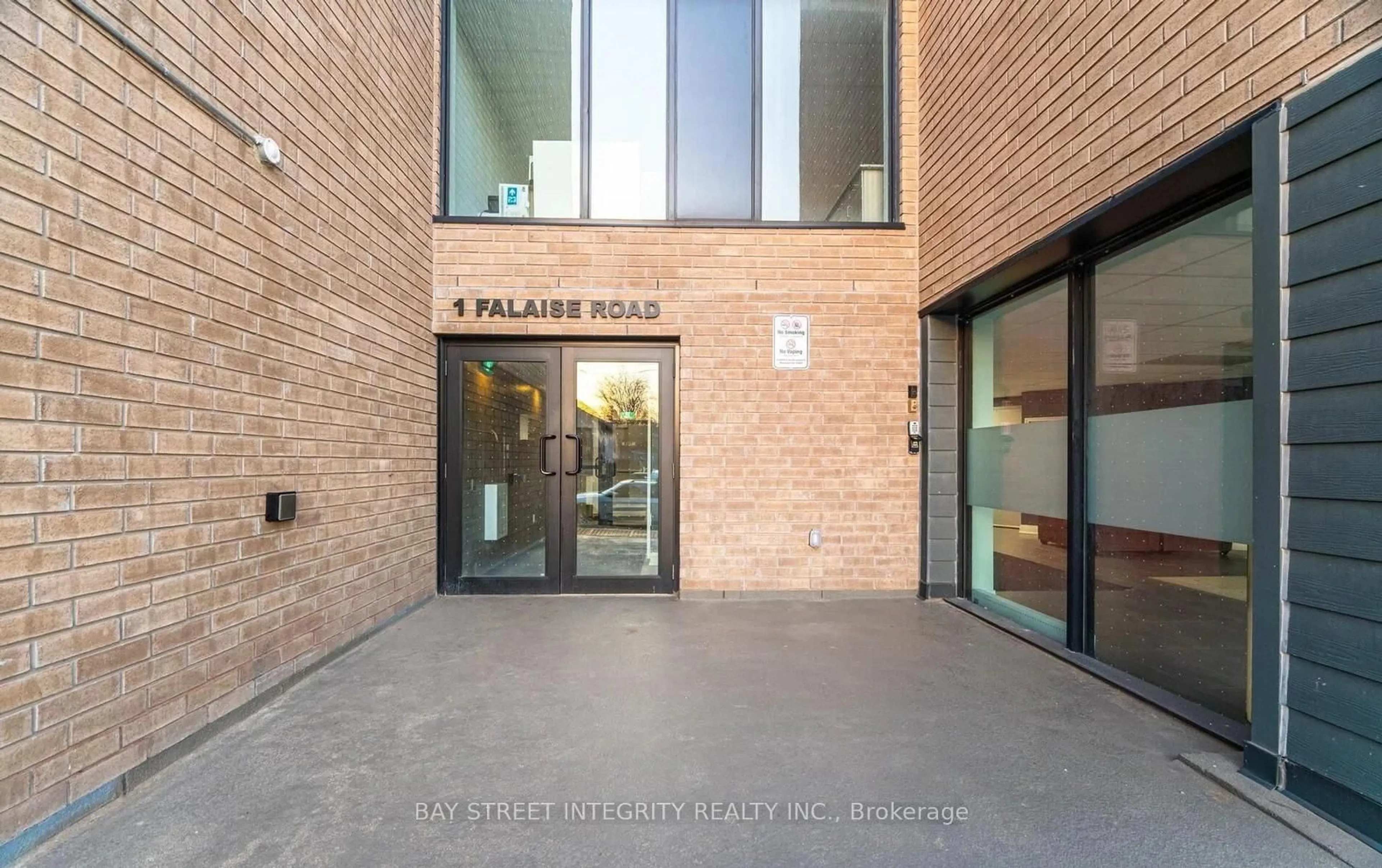 Indoor foyer for 1 Falaise Rd #511, Toronto Ontario M1E 0B9