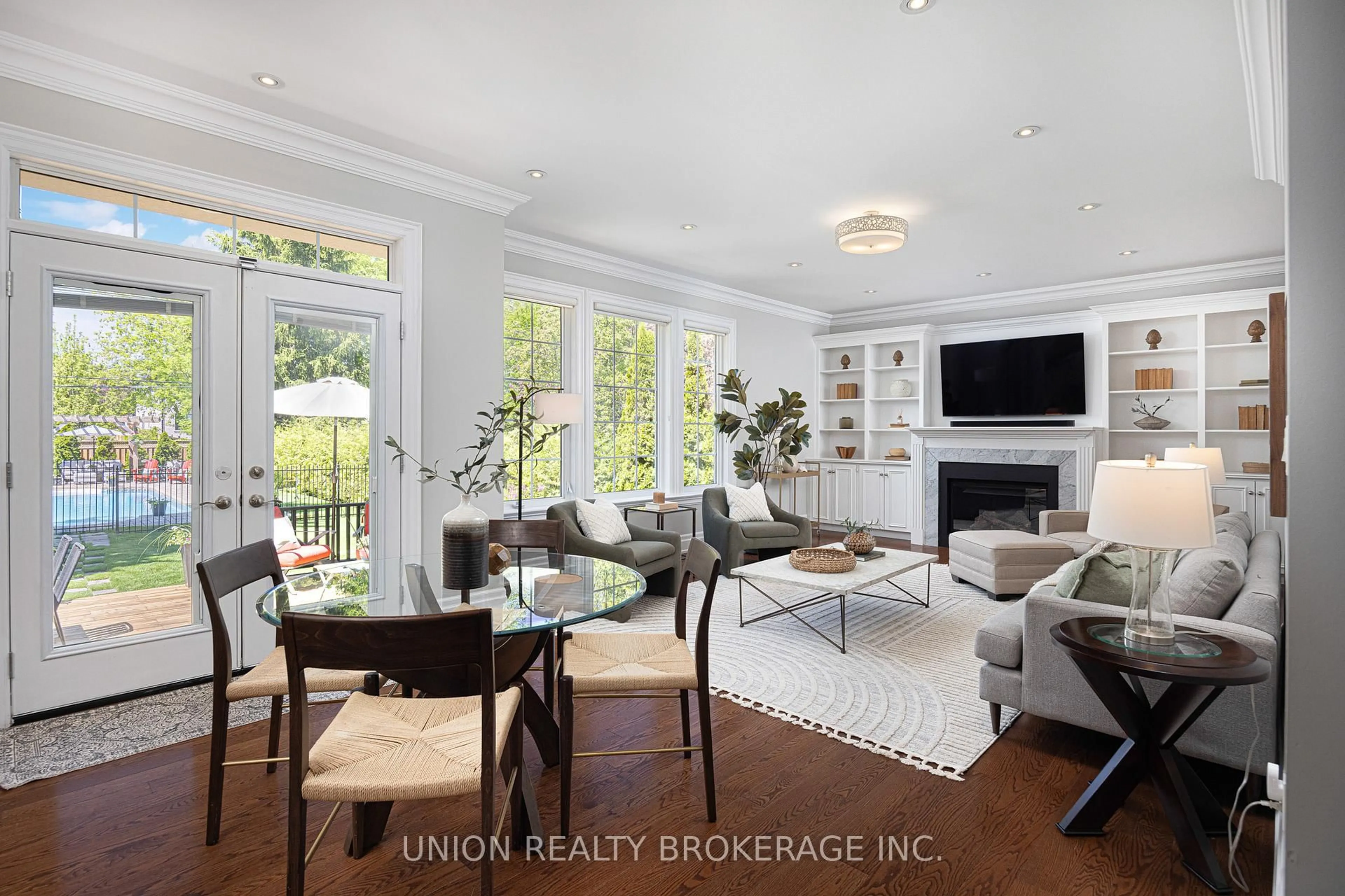 Living room with furniture, wood/laminate floor for 64 Bethune Blvd, Toronto Ontario M1M 3C1