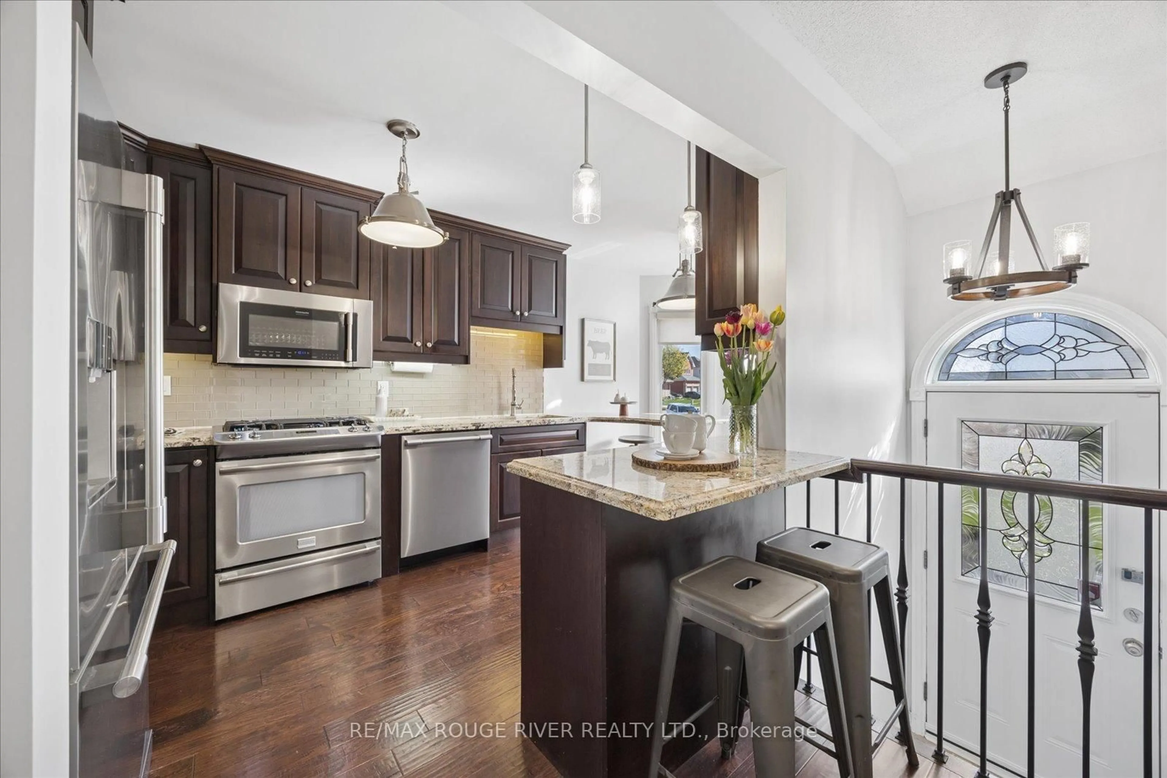 Open concept kitchen, unknown for 8 Rosemarie Cres, Whitby Ontario L1M 1G6