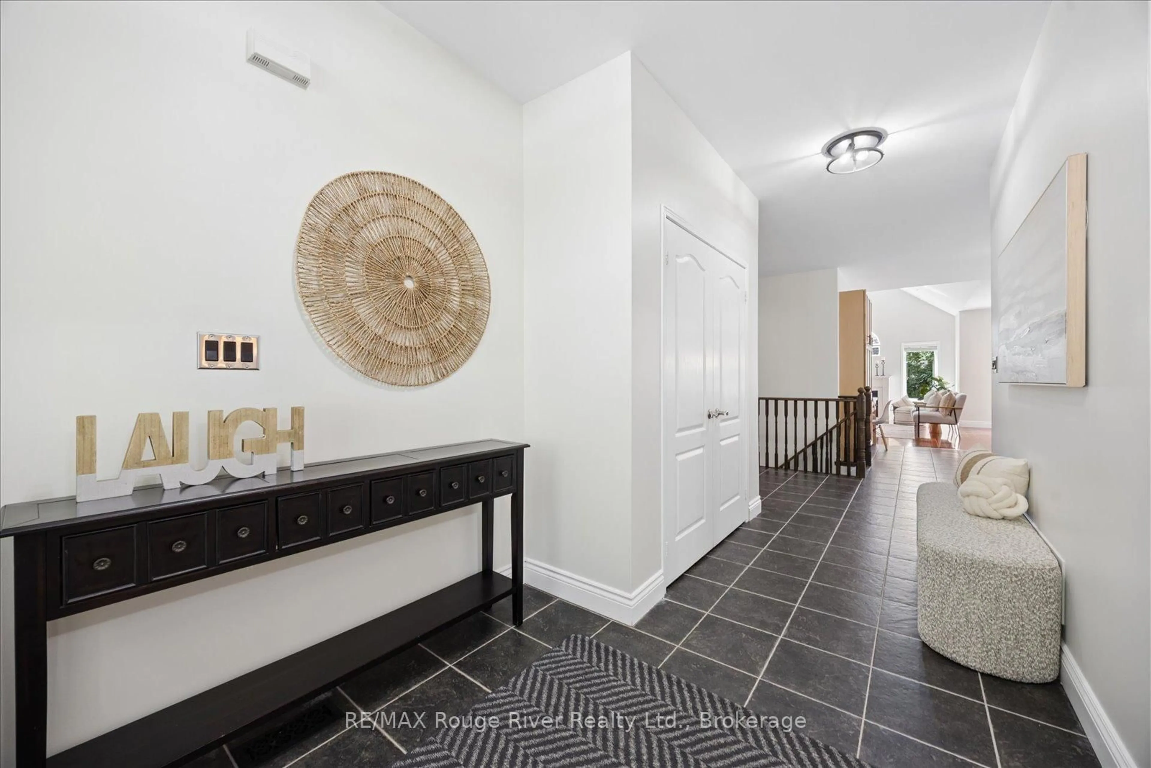 Indoor entryway for 41 Leithridge Cres, Whitby Ontario L1M 2N2