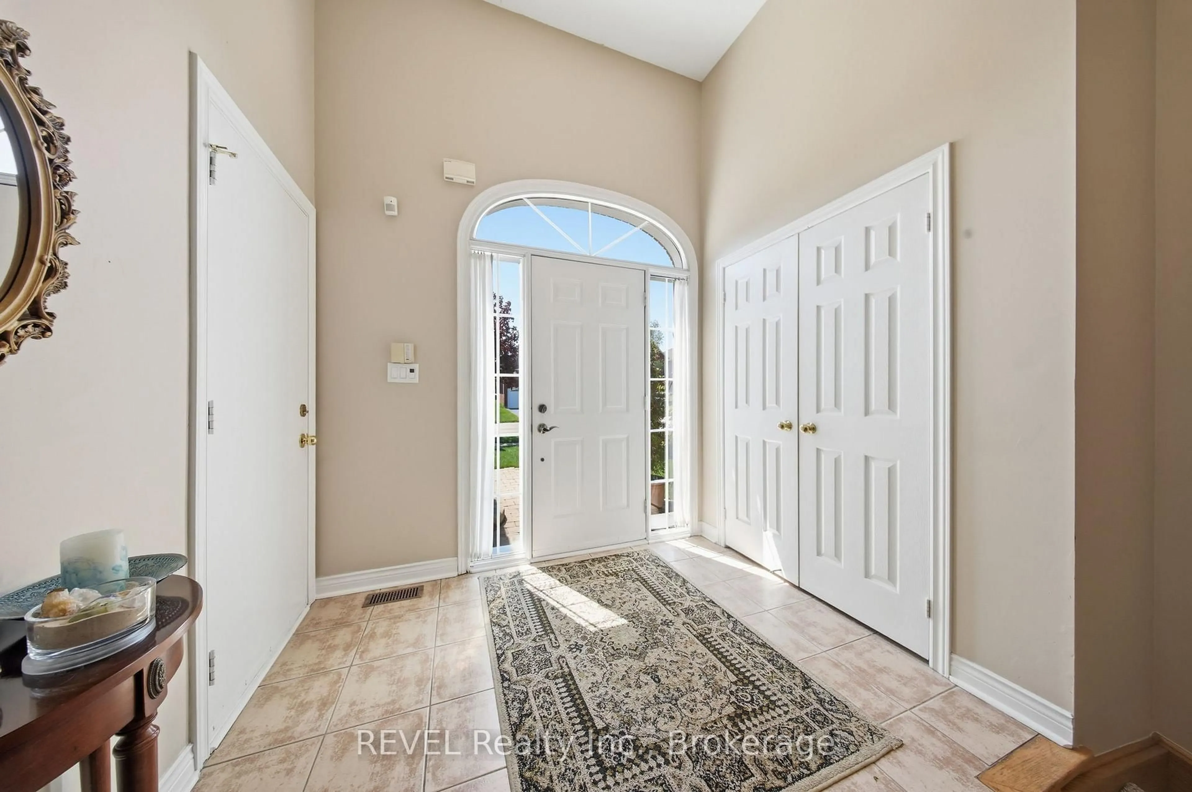 Indoor entryway for 16 Parnell Cres, Whitby Ontario L1R 2L4