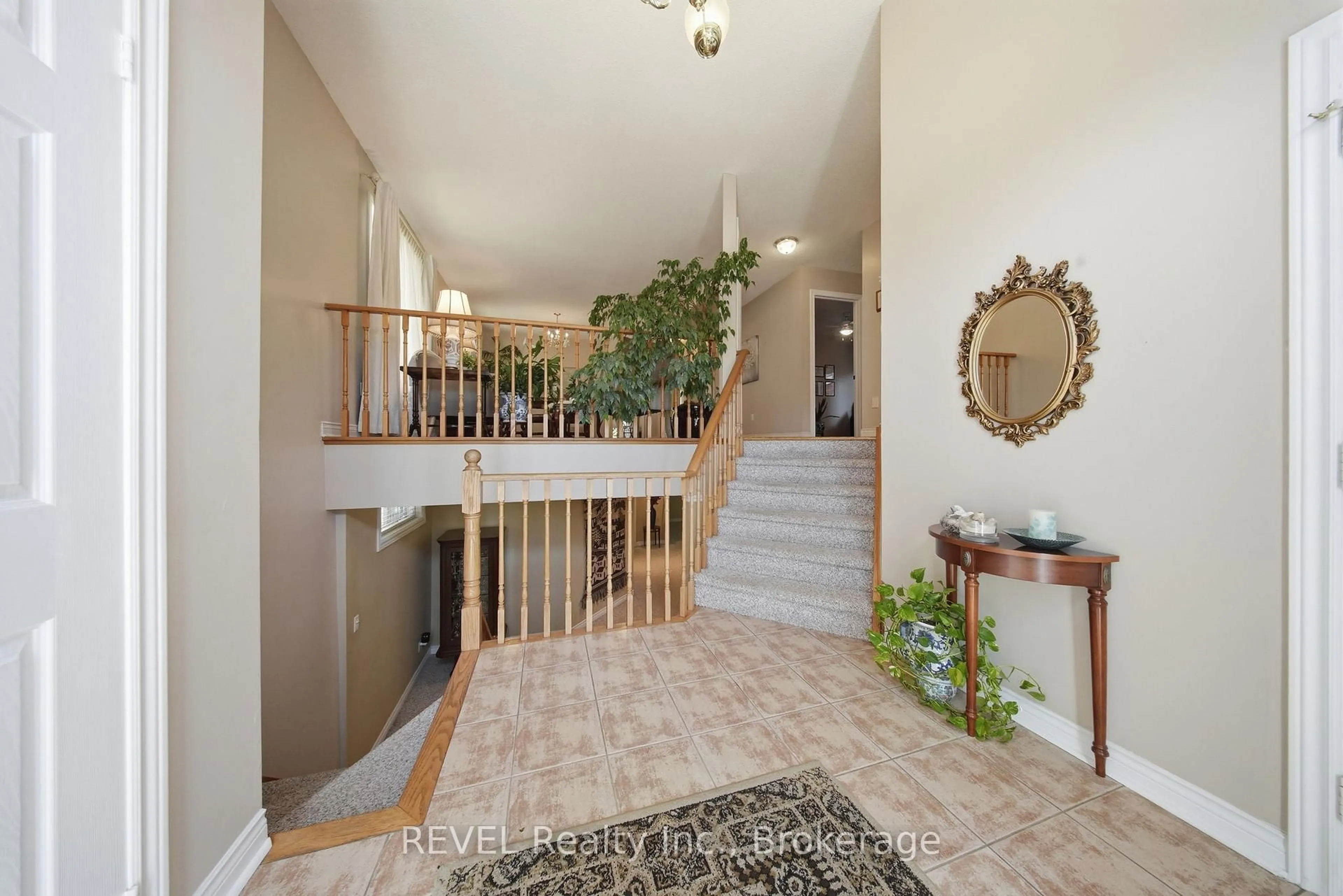 Indoor entryway for 16 Parnell Cres, Whitby Ontario L1R 2L4