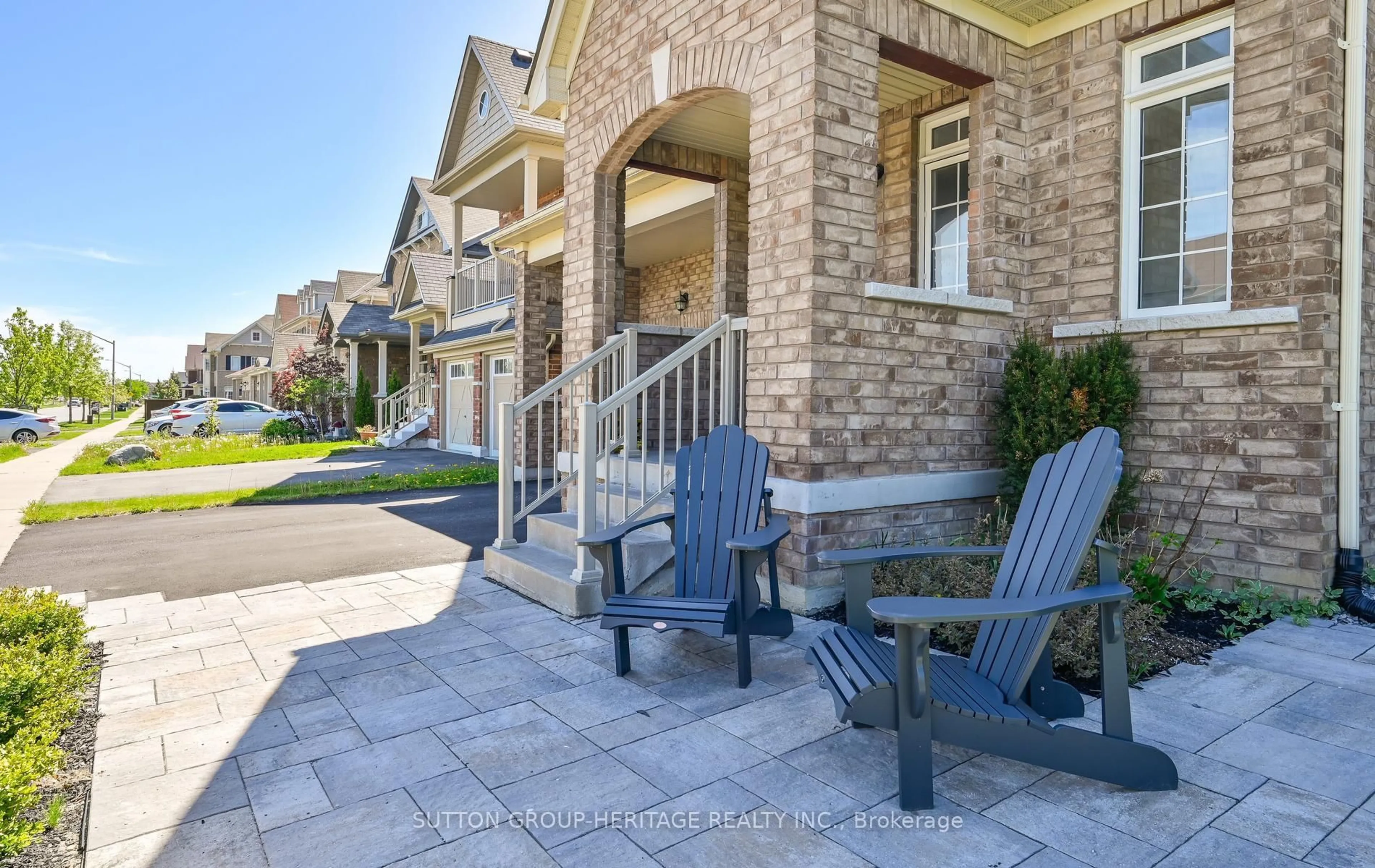 Patio, street for 19 Northglen Blvd, Clarington Ontario L1C 0N7