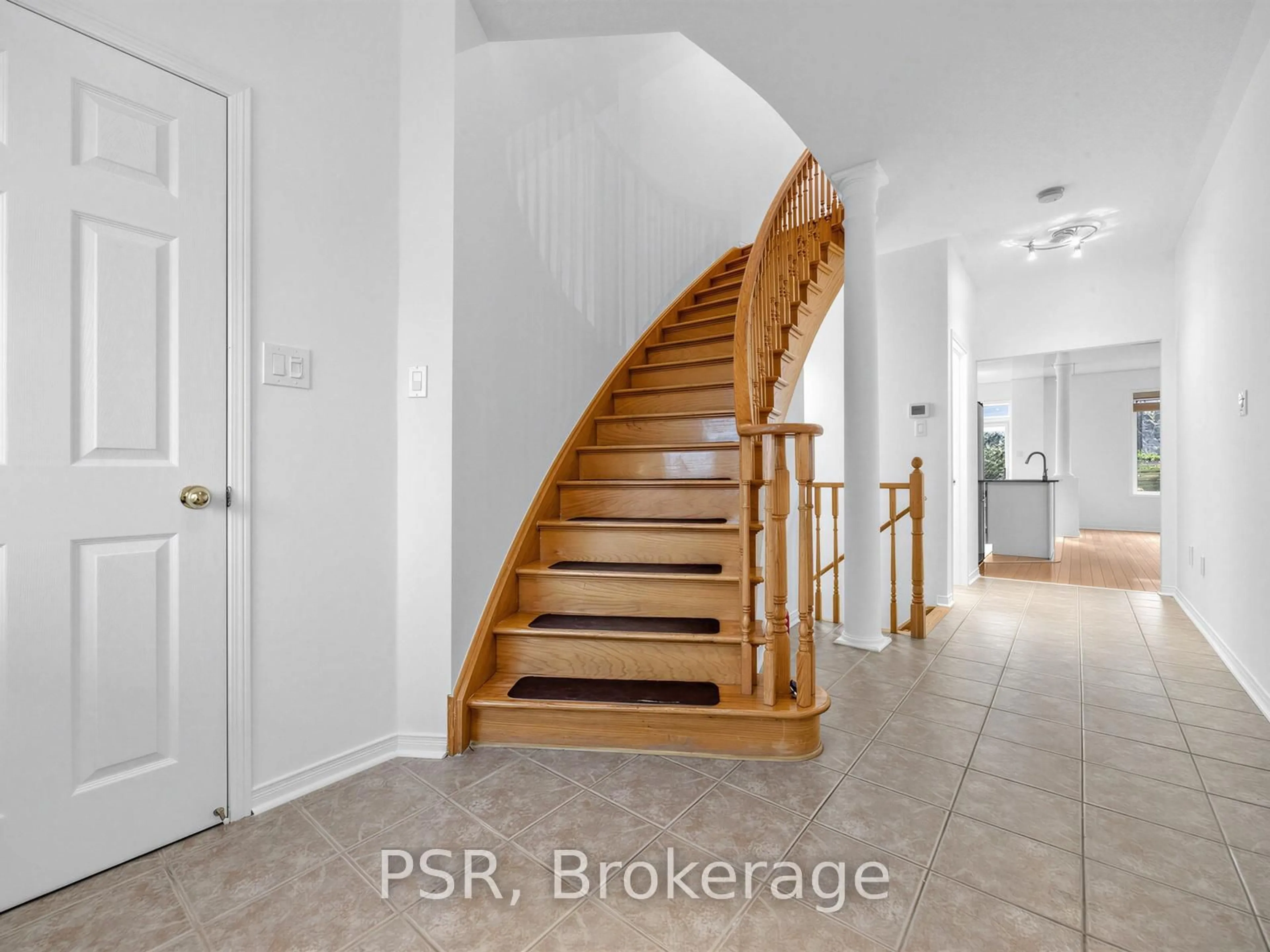 Stairs for 38 Enroutes St, Toronto Ontario M4E 3X8