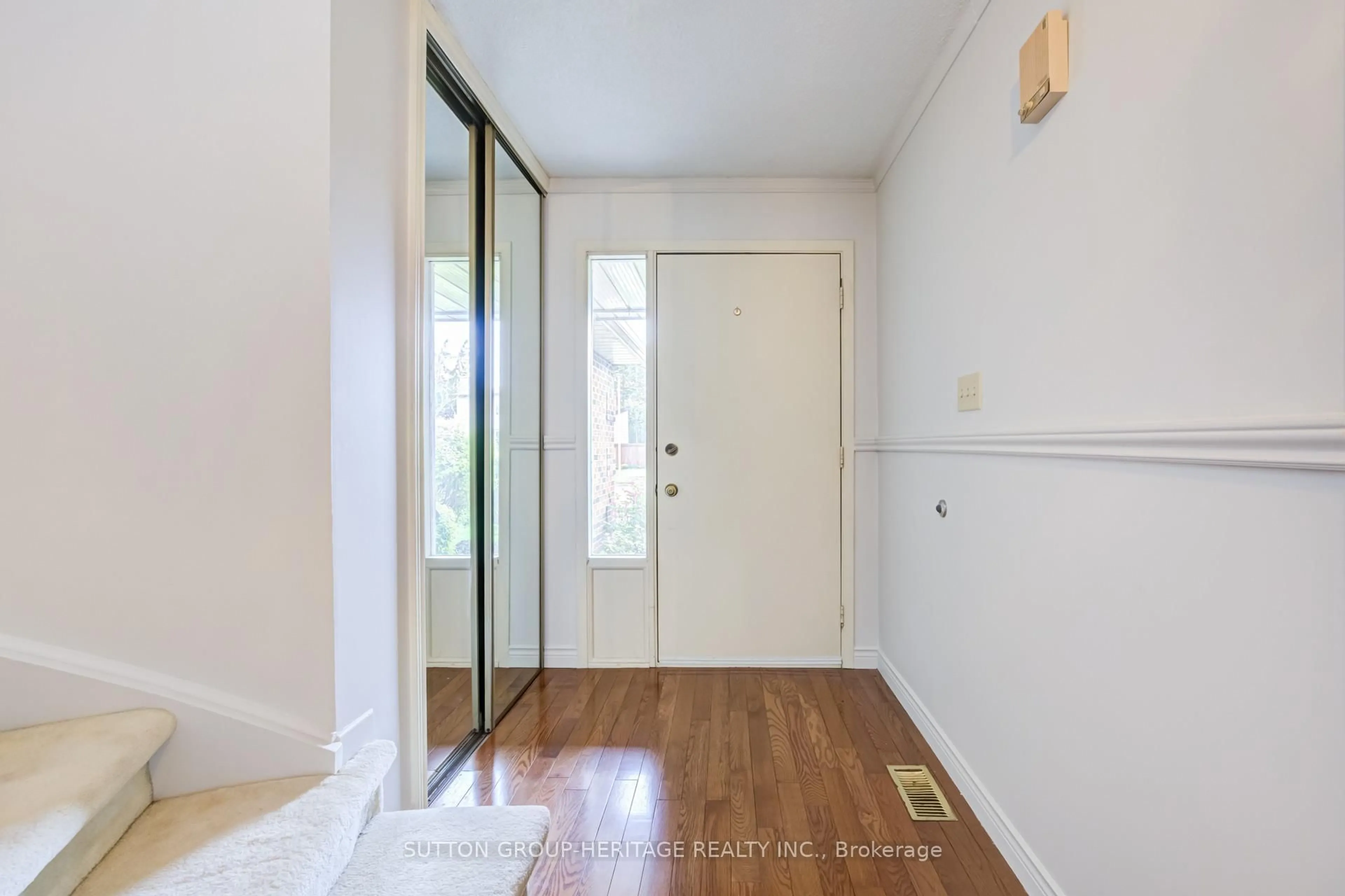 Indoor entryway for 41 Carter Cres, Whitby Ontario L1N 6C3