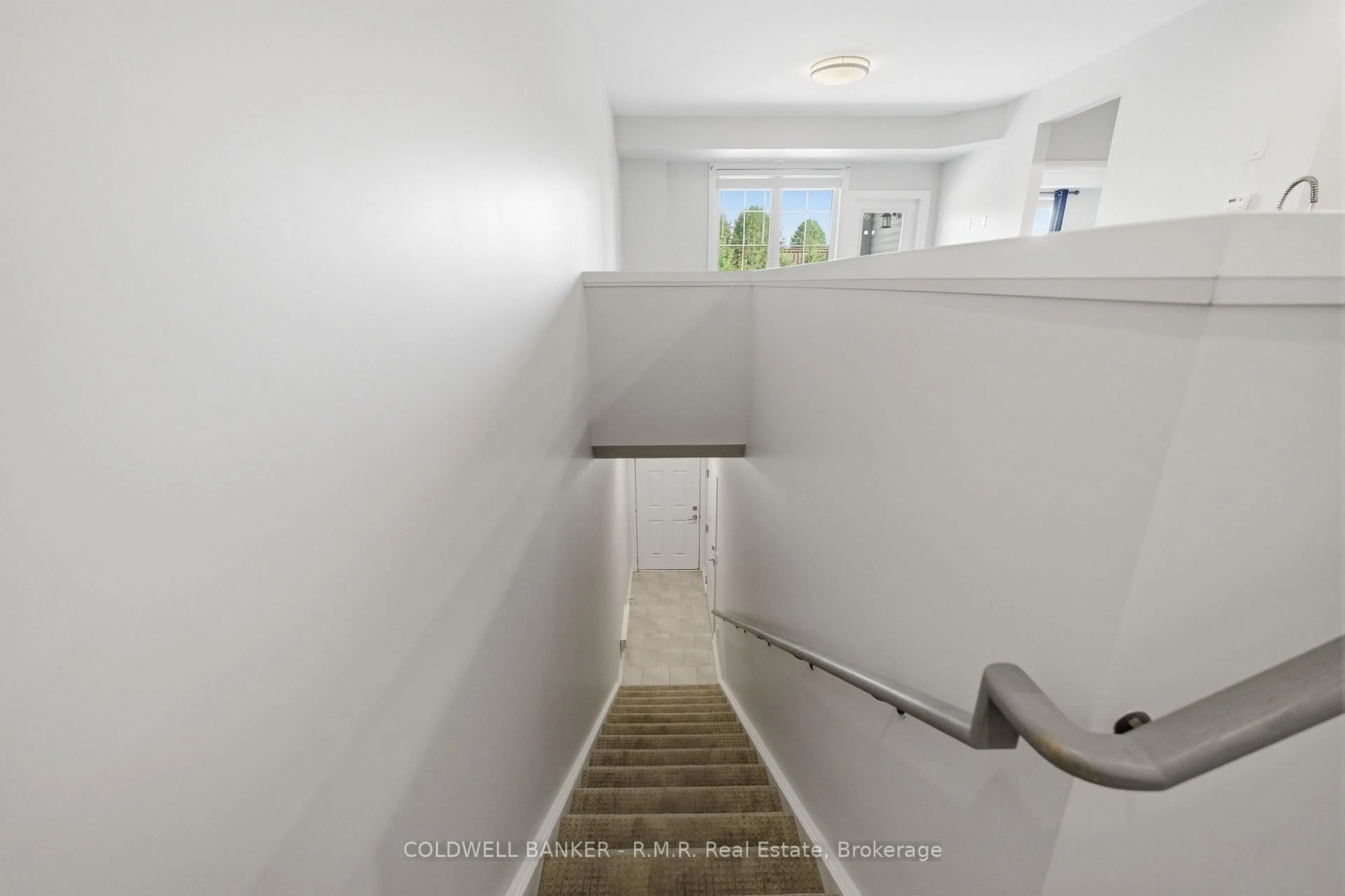 Stairs for 1430 Gord Vinson Ave #25, Clarington Ontario L1E 0J6