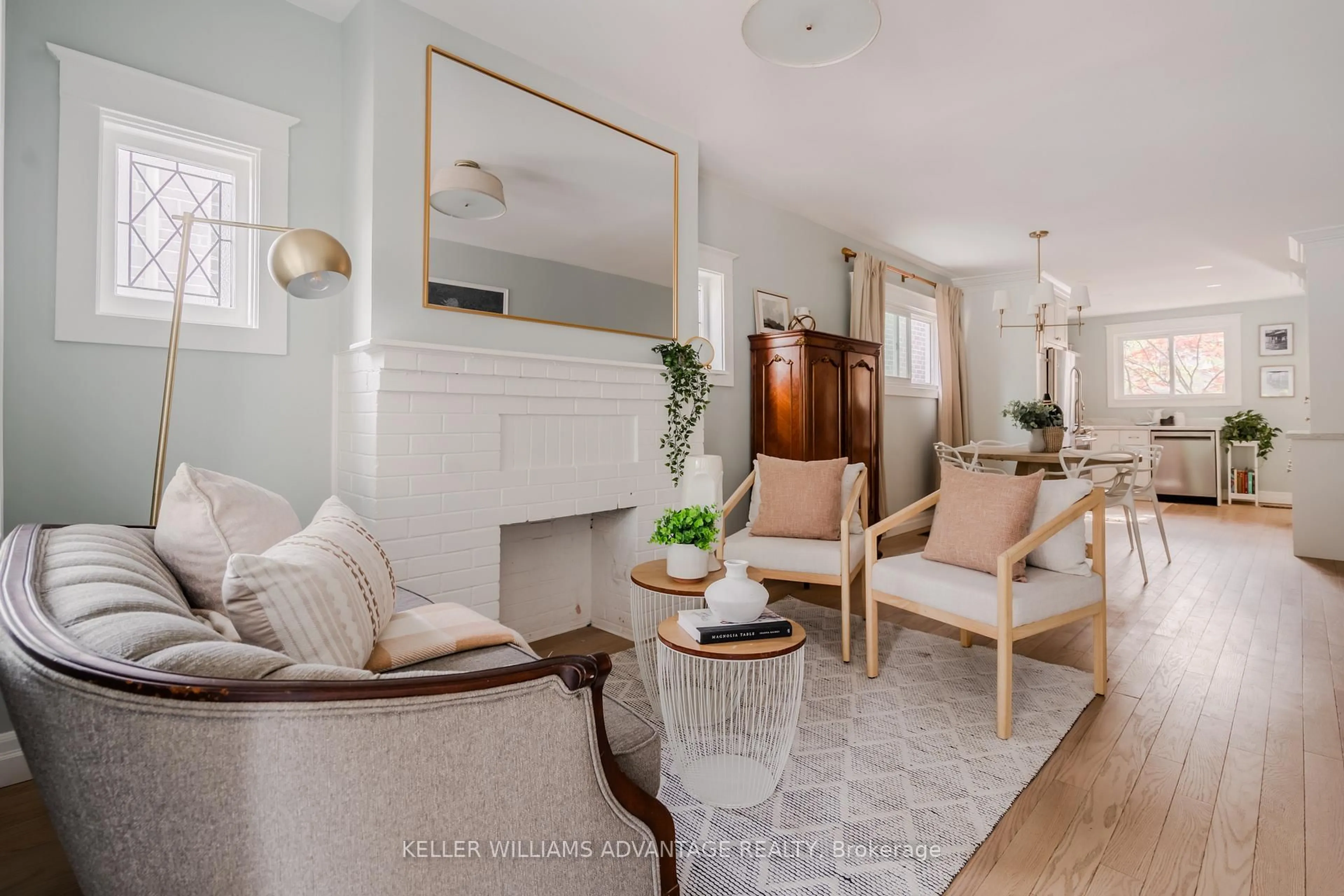 Living room with furniture, unknown for 148 Warden Ave, Toronto Ontario M1N 2Z4