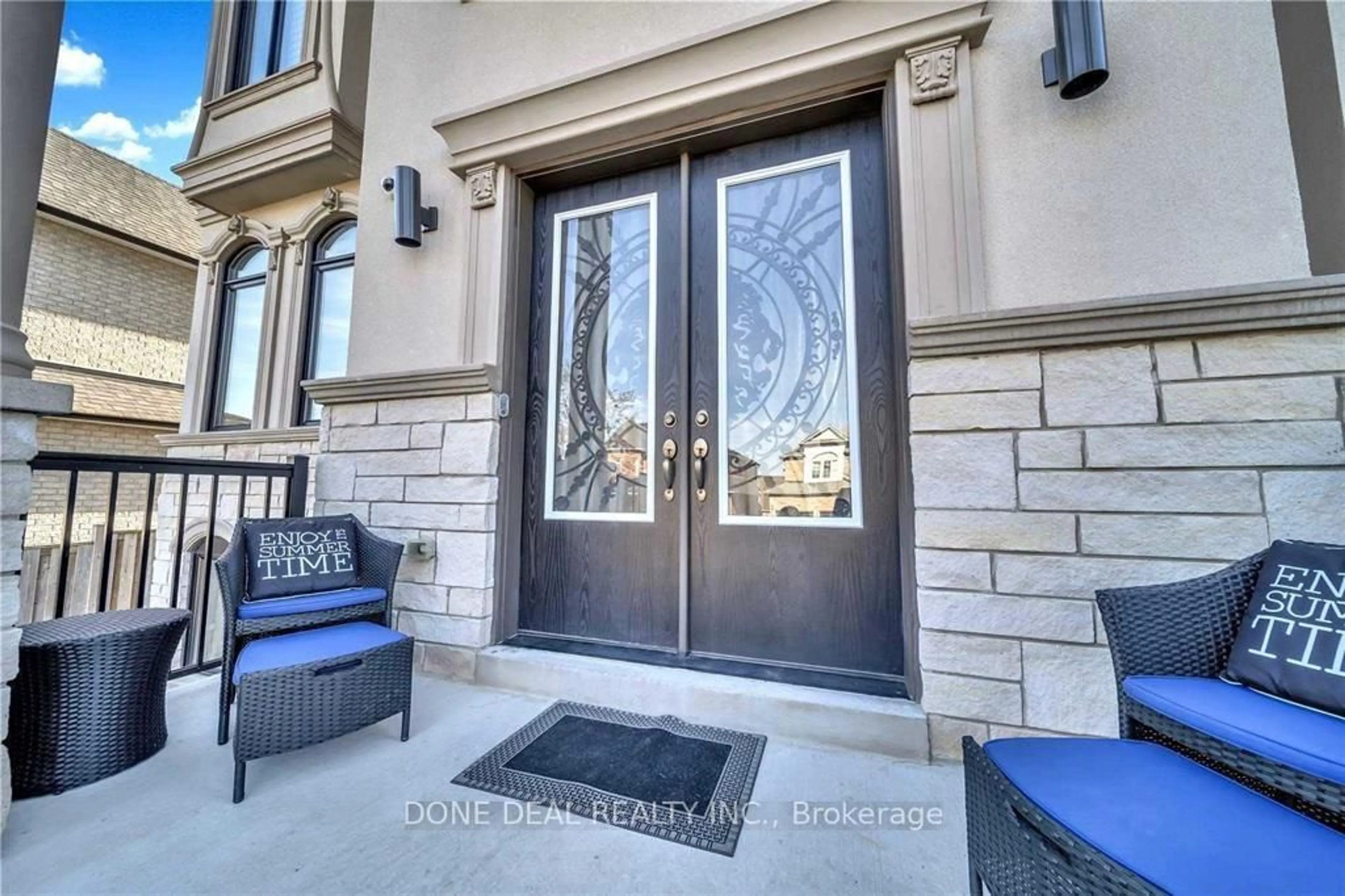 Indoor entryway for 1805 Grayabbey Crt, Pickering Ontario L1V 7G2