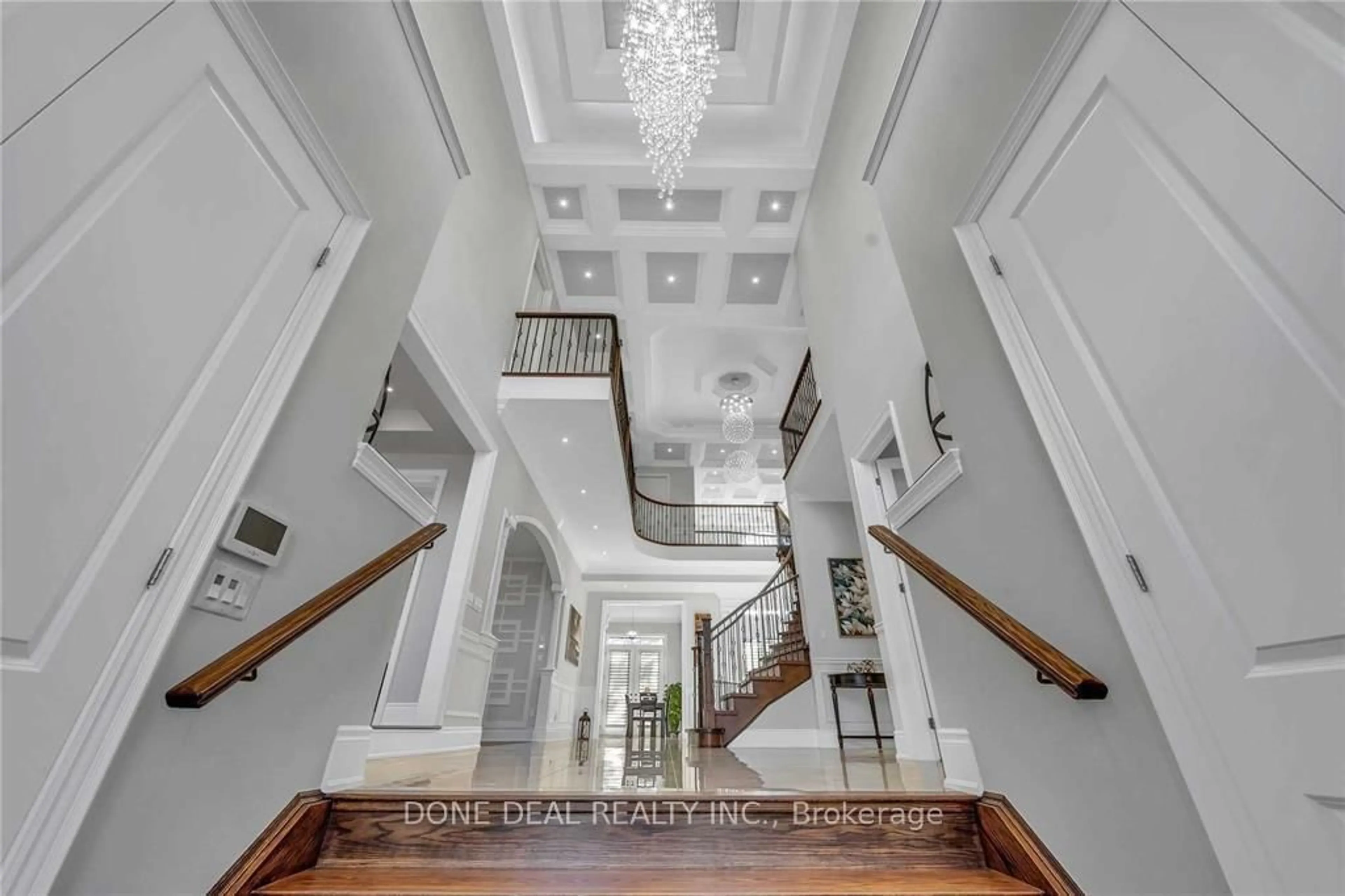 Indoor foyer for 1805 Grayabbey Crt, Pickering Ontario L1V 7G2