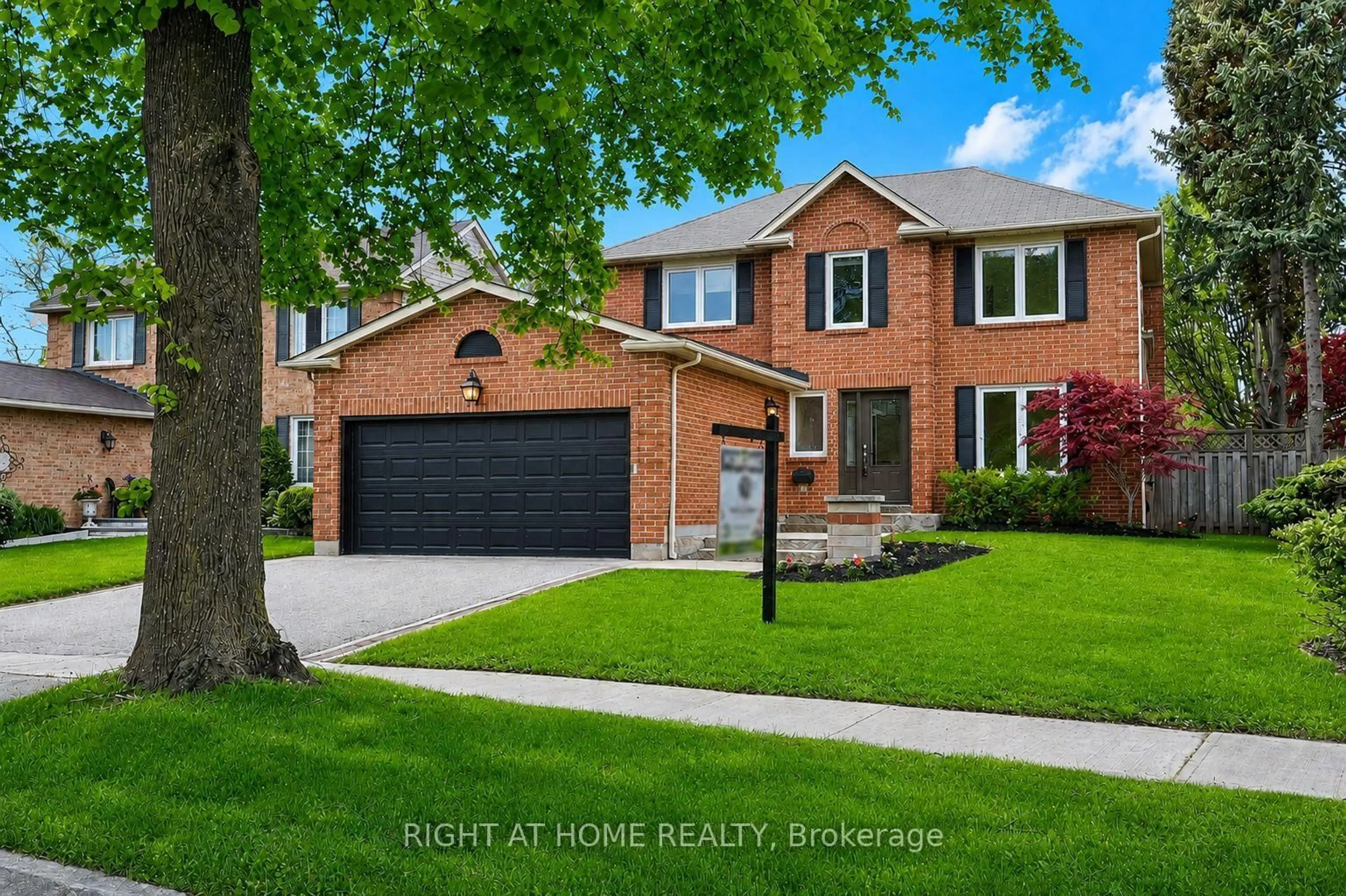 Home with brick exterior material, street for 527 Beech St, Whitby Ontario L1N 7R1