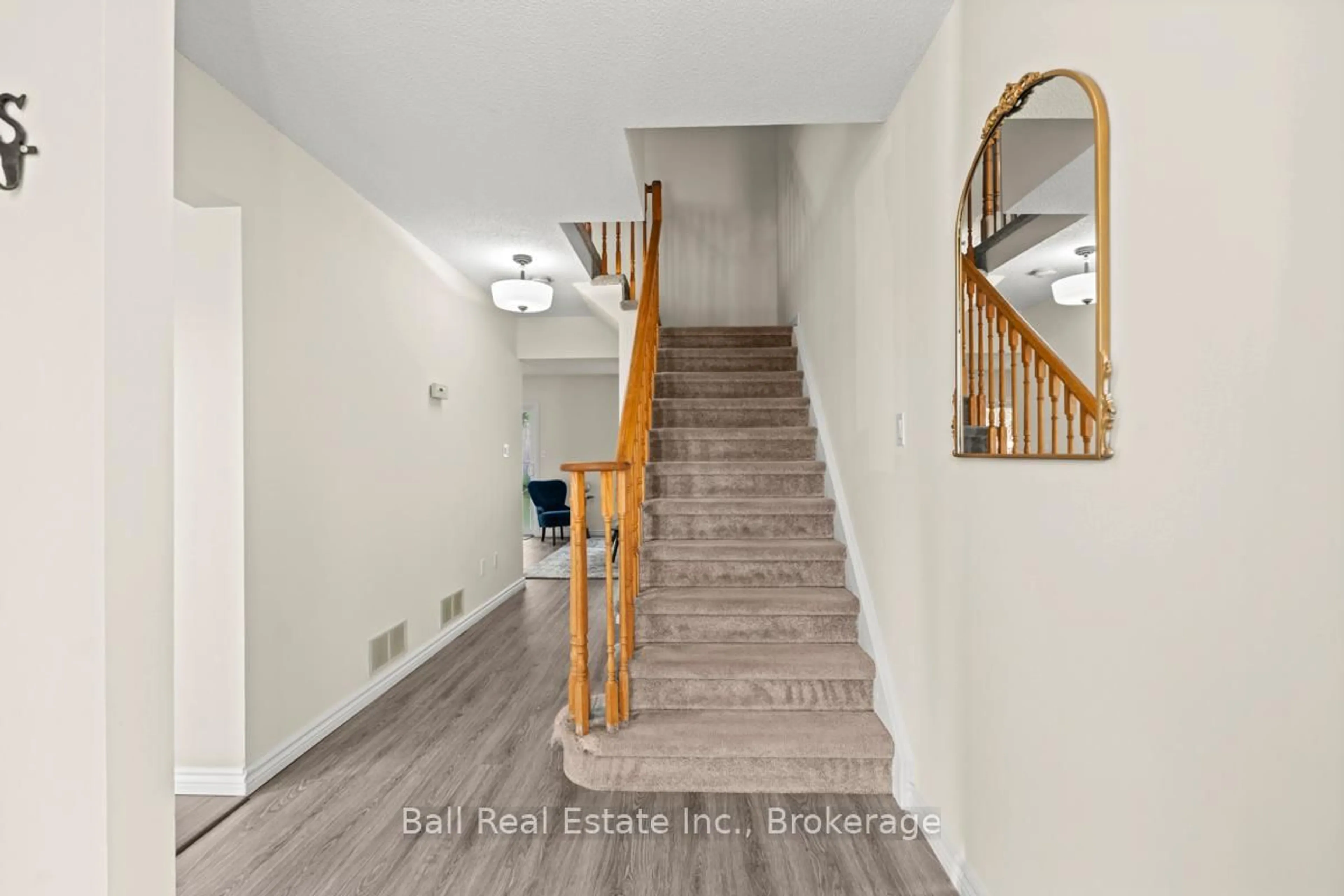 Indoor entryway for 1040 Snowberry St, Oshawa Ontario L1K 2H9