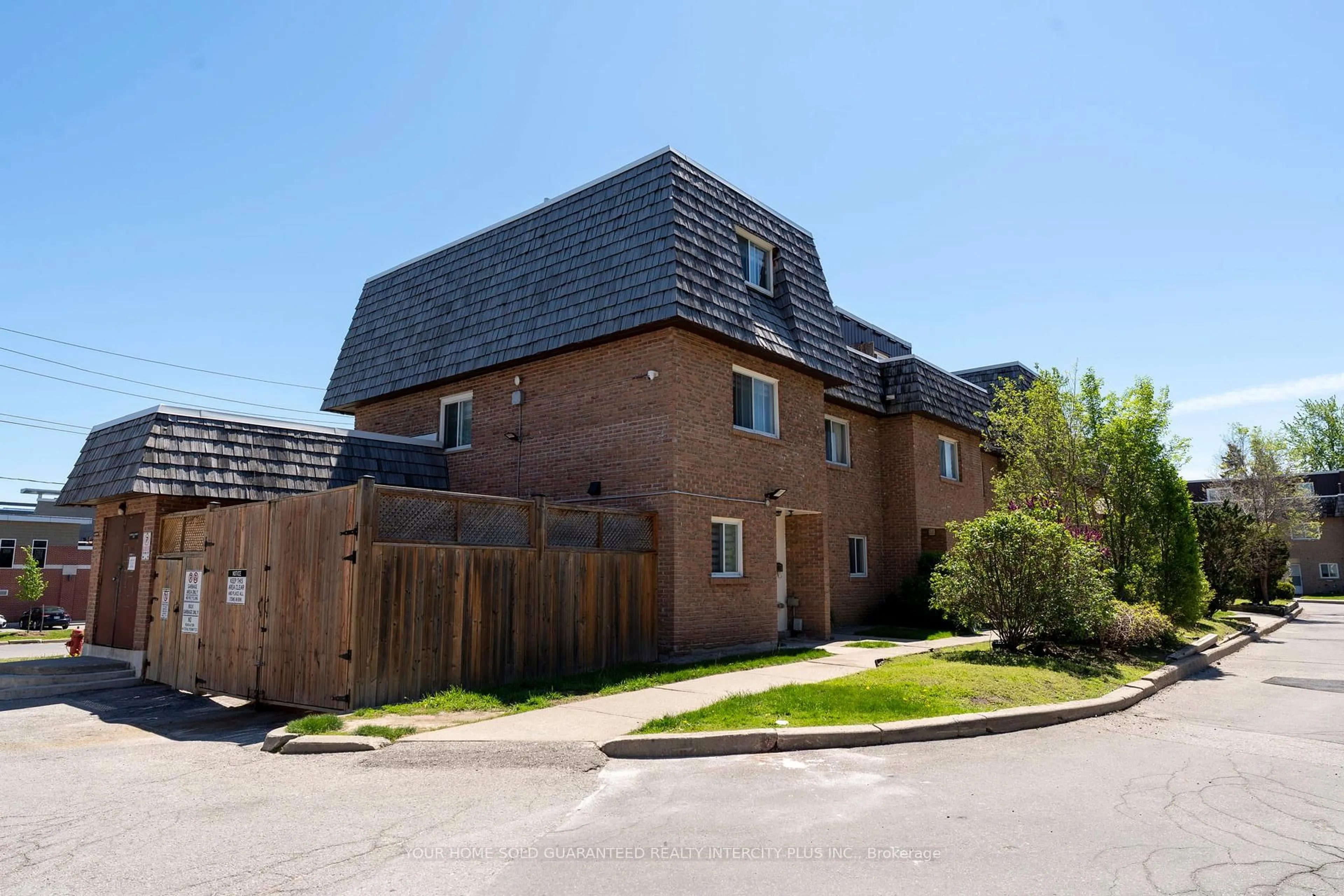 A pic from outside/outdoor area/front of a property/back of a property/a pic from drone, street for 10 Rodda Blvd #91, Toronto Ontario M1E 2Z6