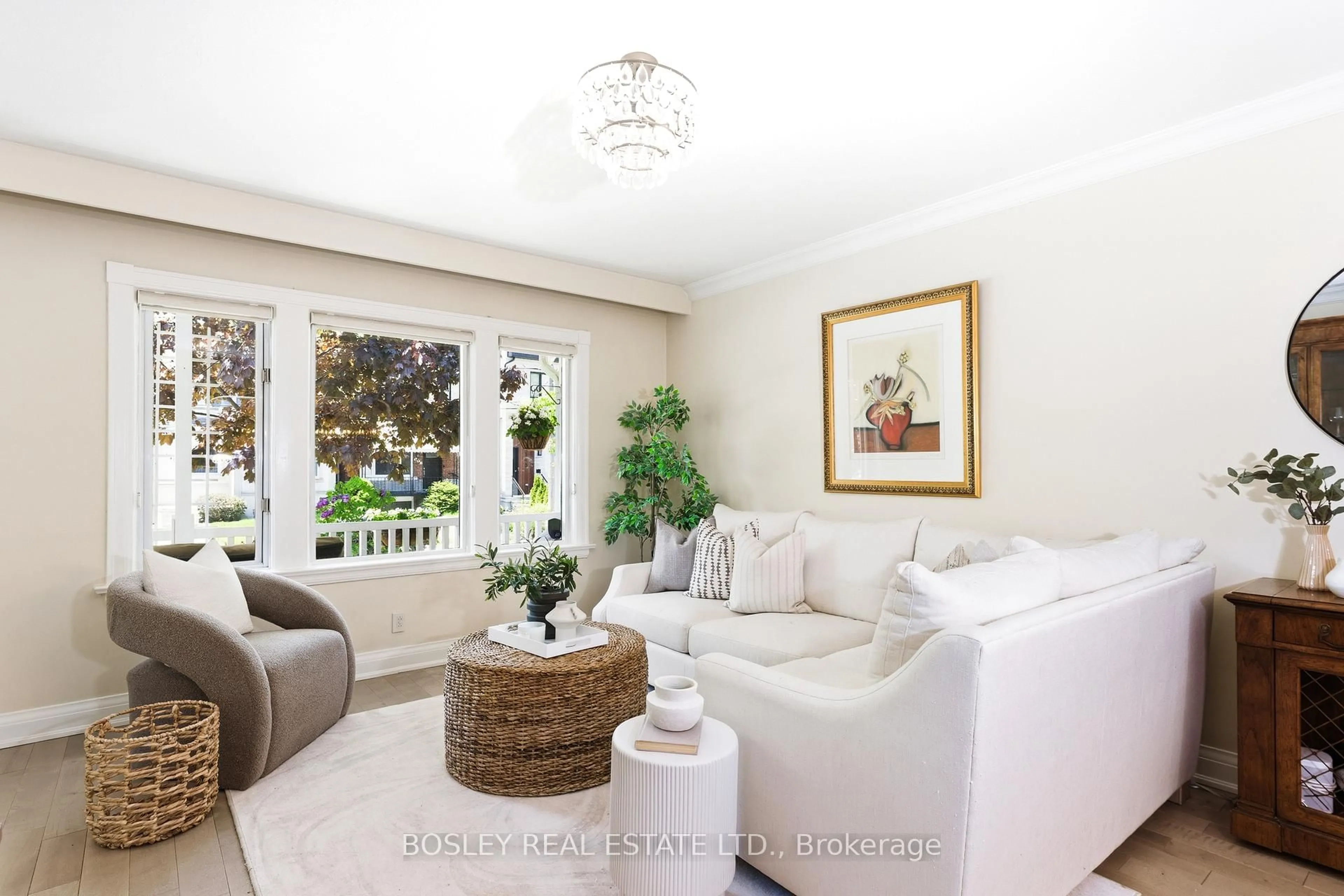 Living room with furniture, unknown for 127 Warden Ave, Toronto Ontario M1N 2Z5