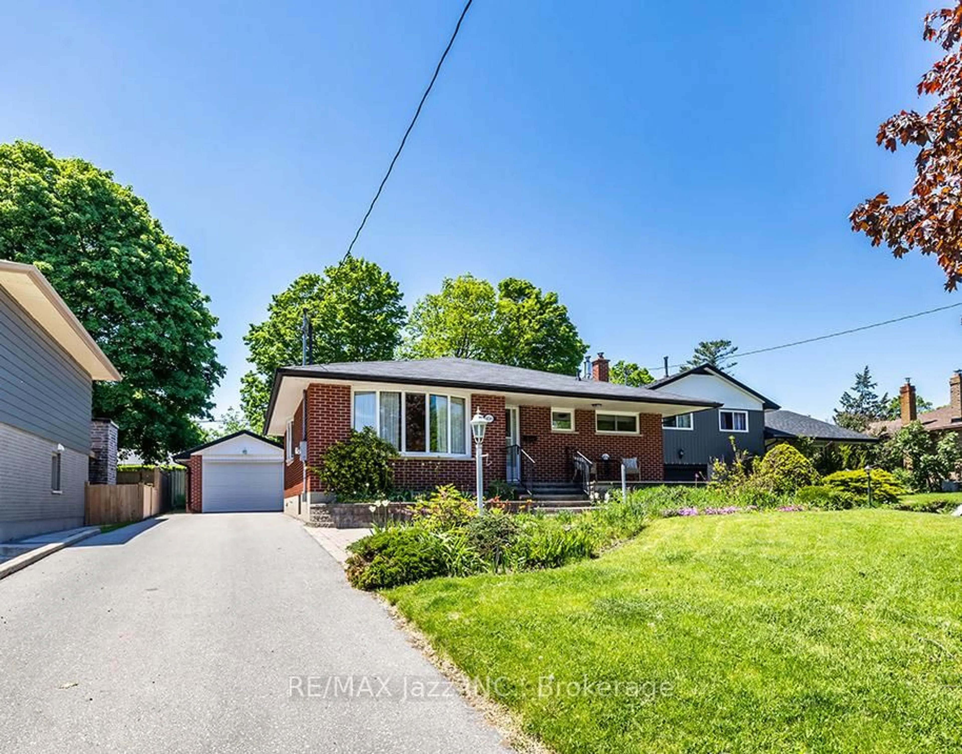 Unknown for 950 Mary St, Oshawa Ontario L1G 5G8