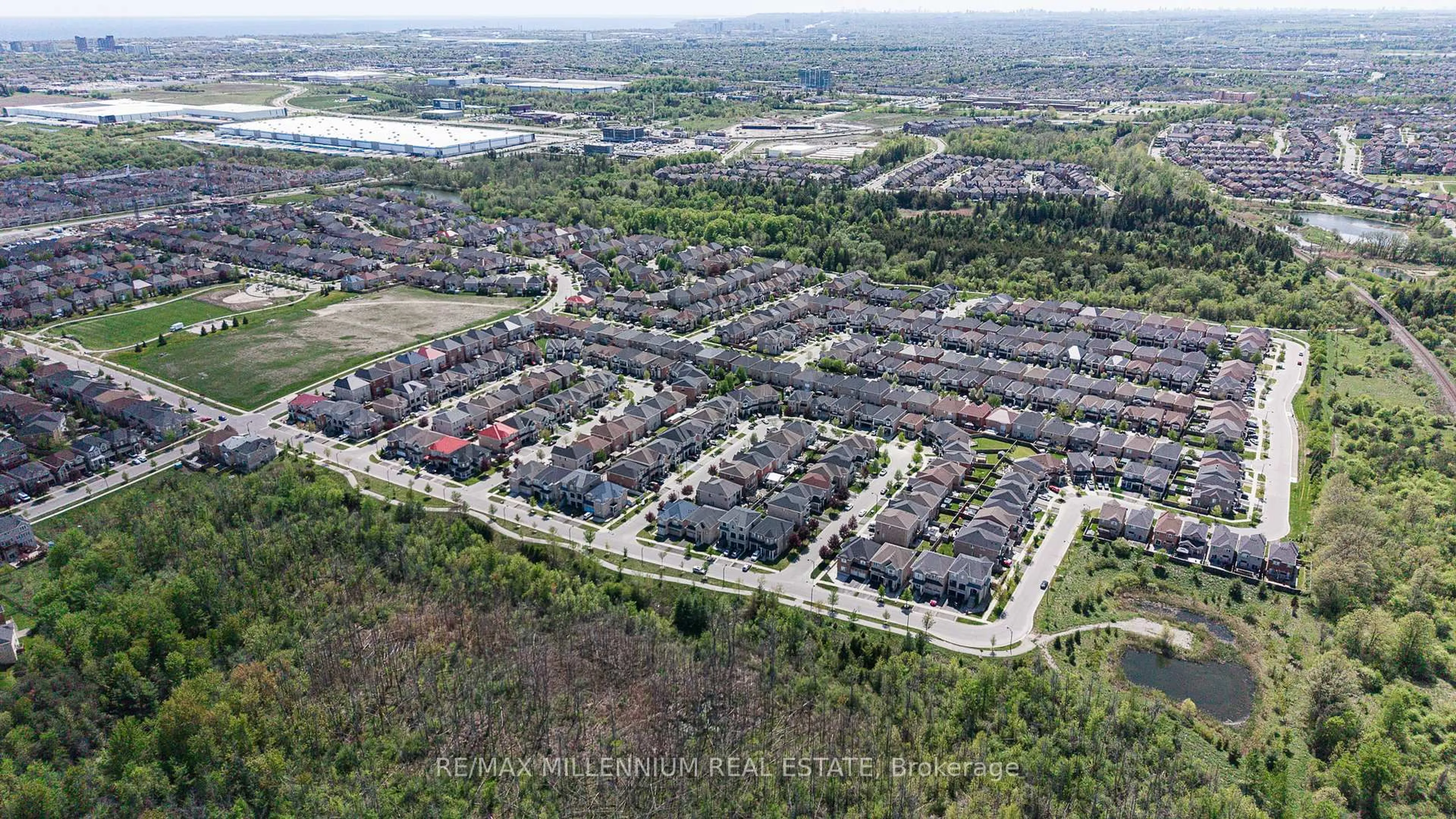 A pic from outside/outdoor area/front of a property/back of a property/a pic from drone, street for 19 Bellotti Cres, Ajax Ontario L1Z 0M2