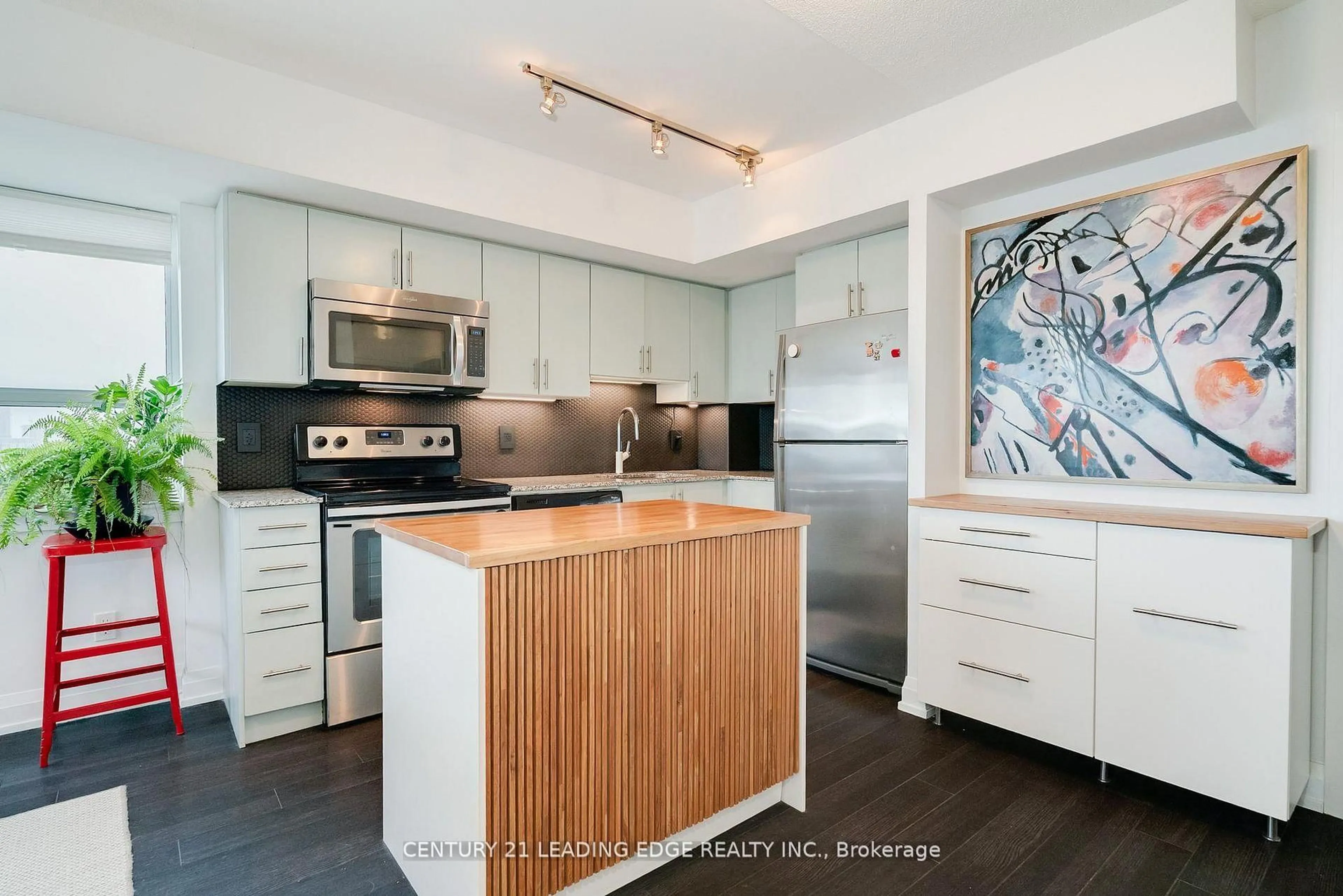 Open concept kitchen, wood/laminate floor for 3520 Danforth Ave #611, Toronto Ontario M1L 1E5