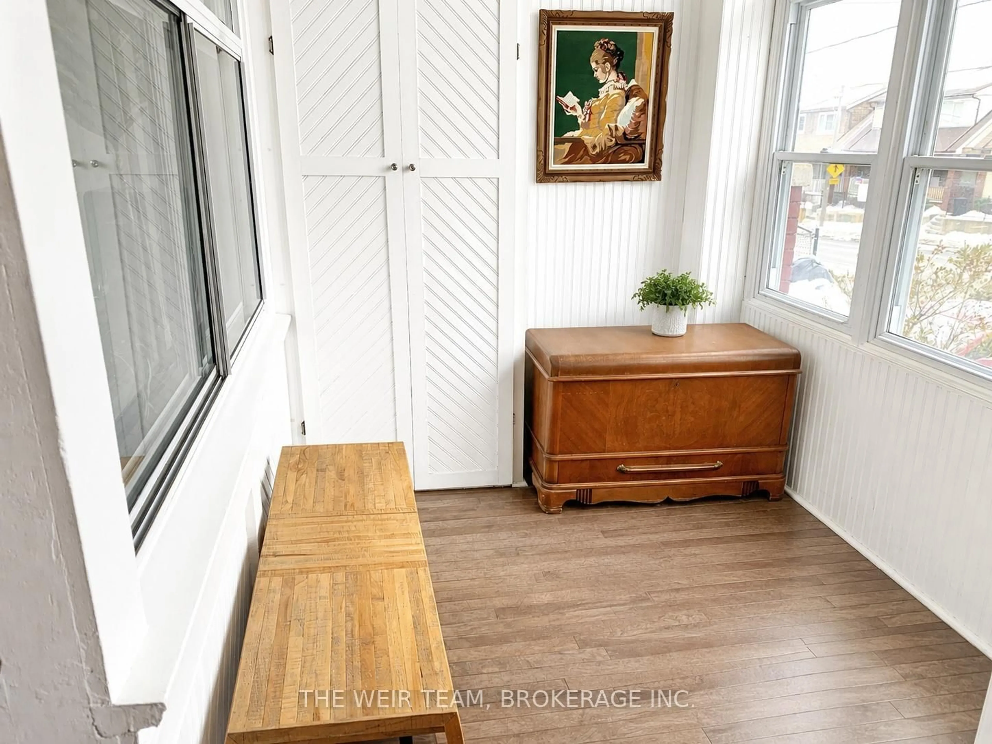 Indoor entryway for 911 Woodbine Ave, Toronto Ontario M4C 4B6