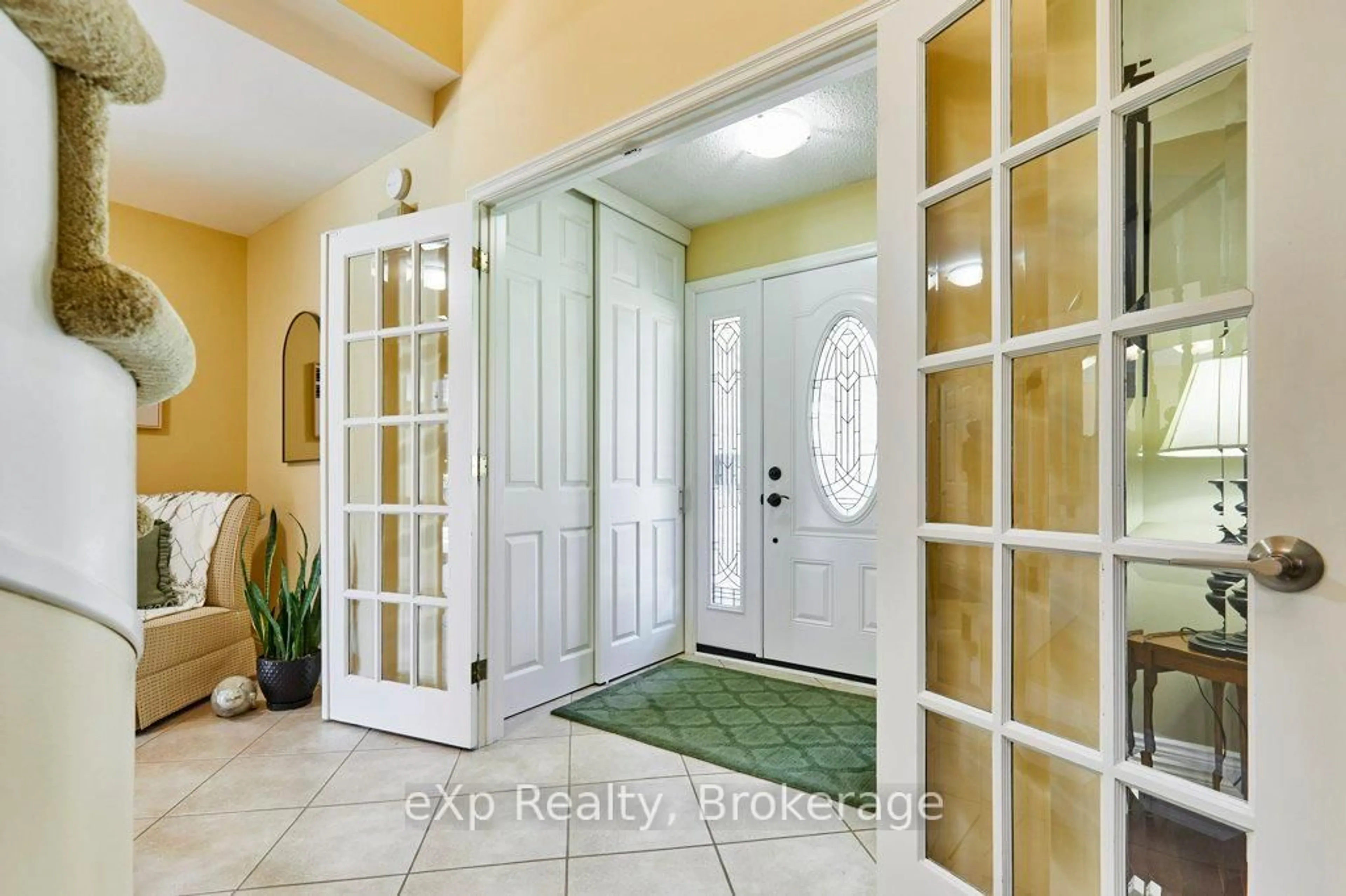 Indoor entryway for 30 Rosewood Crt, Whitby Ontario L1N 6Y6