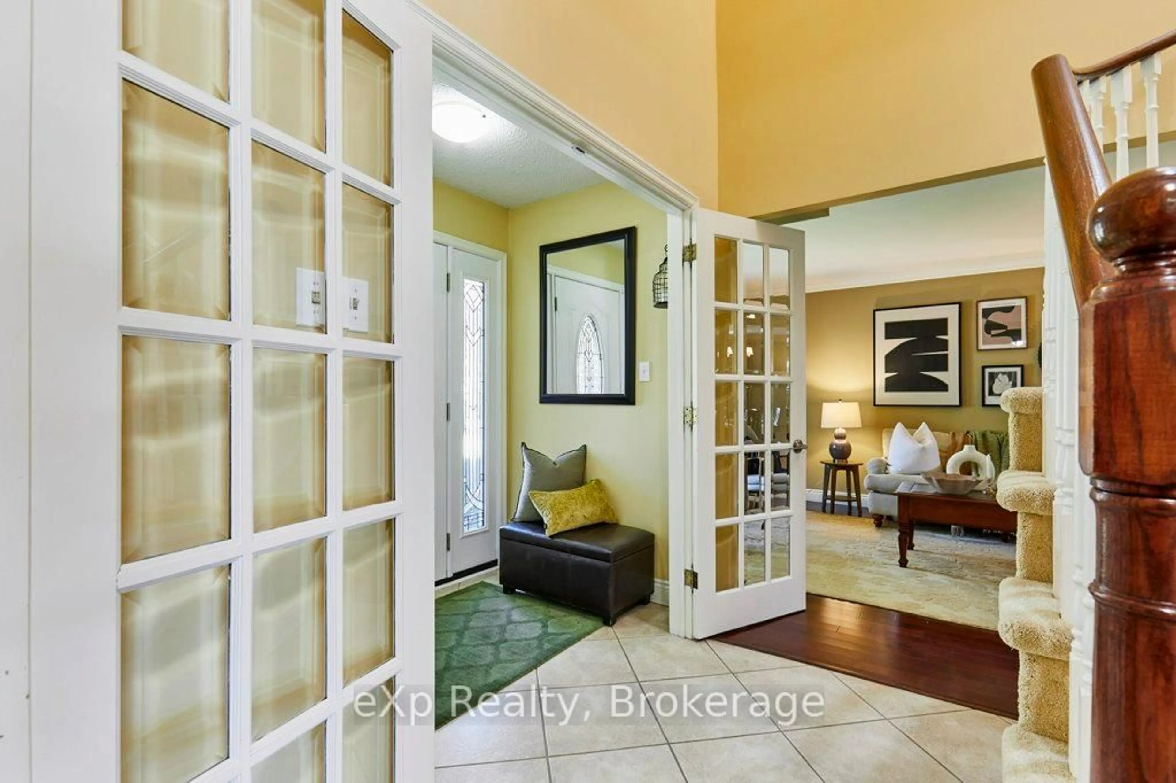 Indoor entryway for 30 Rosewood Crt, Whitby Ontario L1N 6Y6