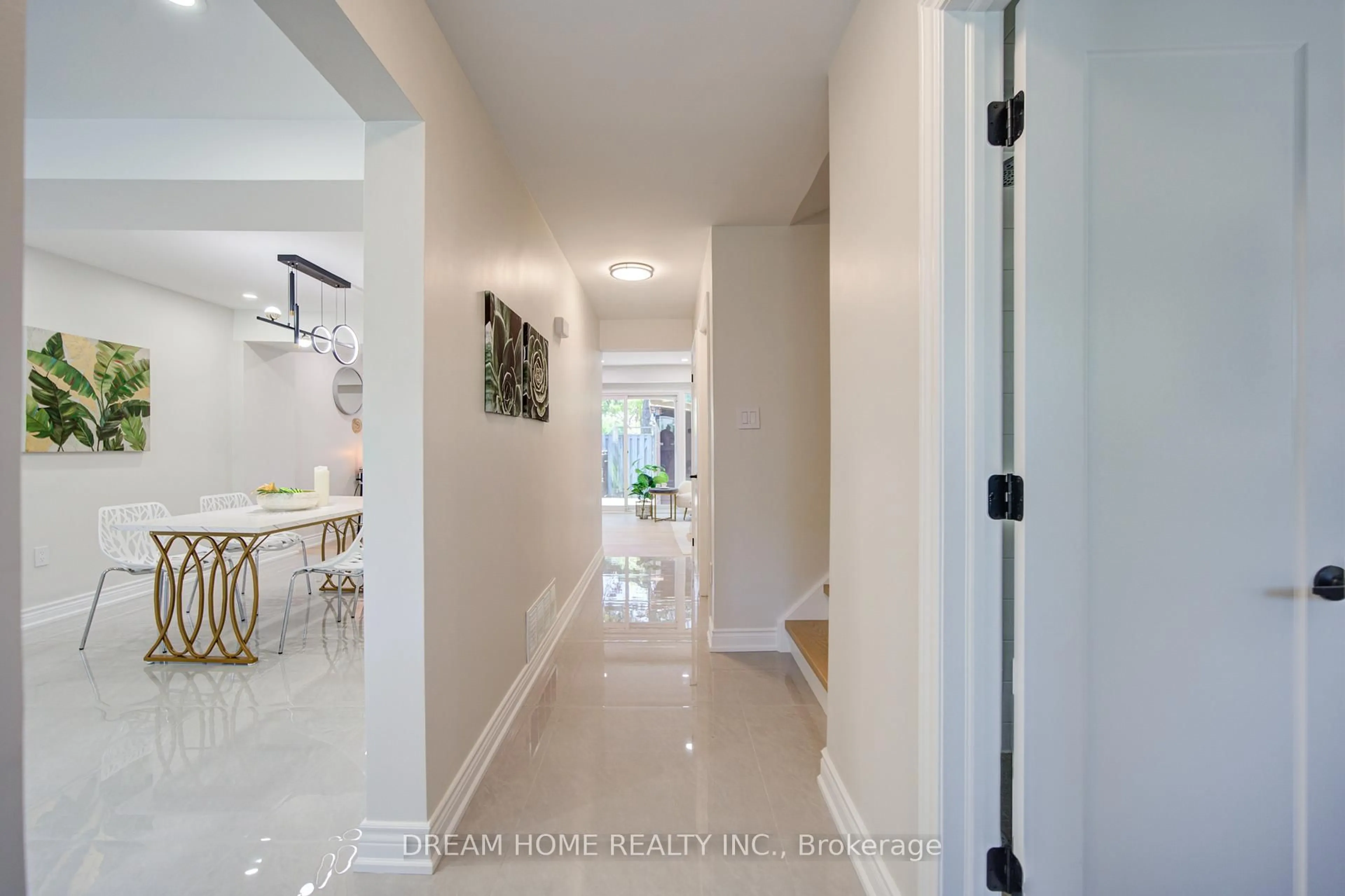 Indoor entryway for 12 Bonis Ave, Toronto Ontario M1T 2V1