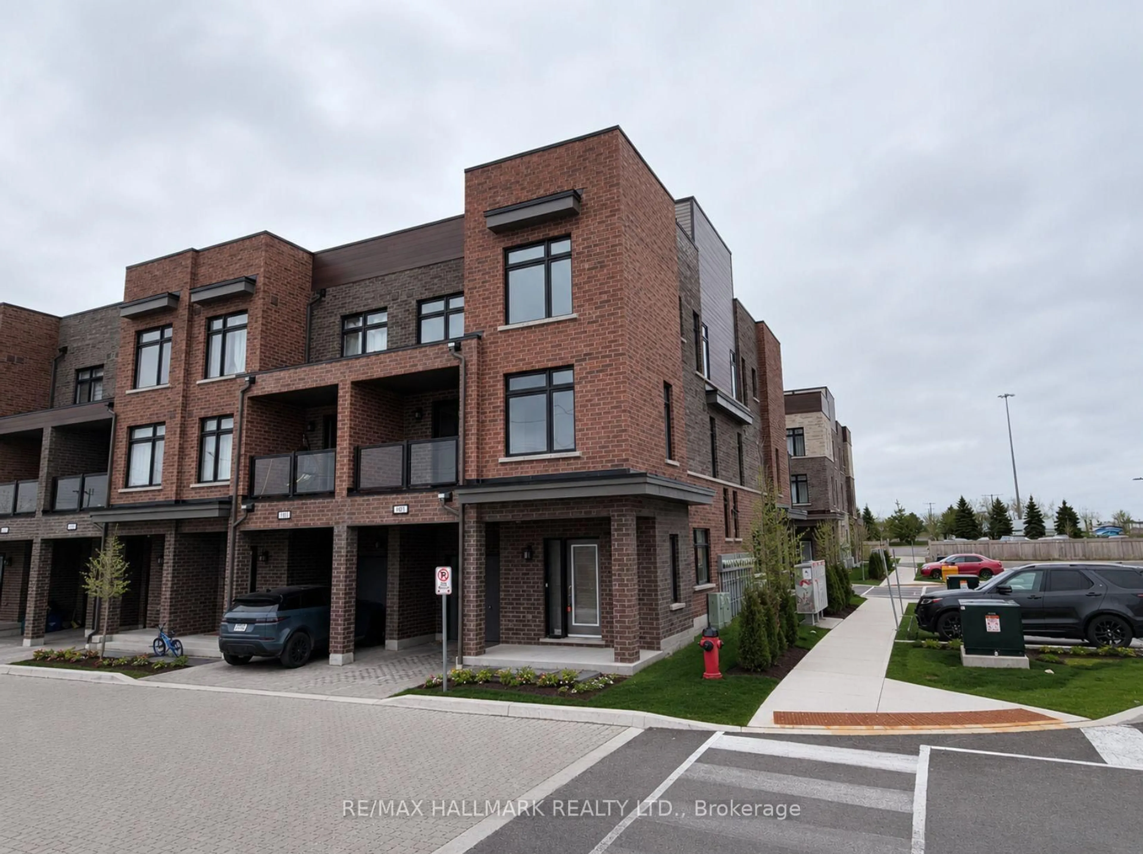 A pic from outside/outdoor area/front of a property/back of a property/a pic from drone, street for 1865 Pickering Pkwy #101, Pickering Ontario L1V 0H2