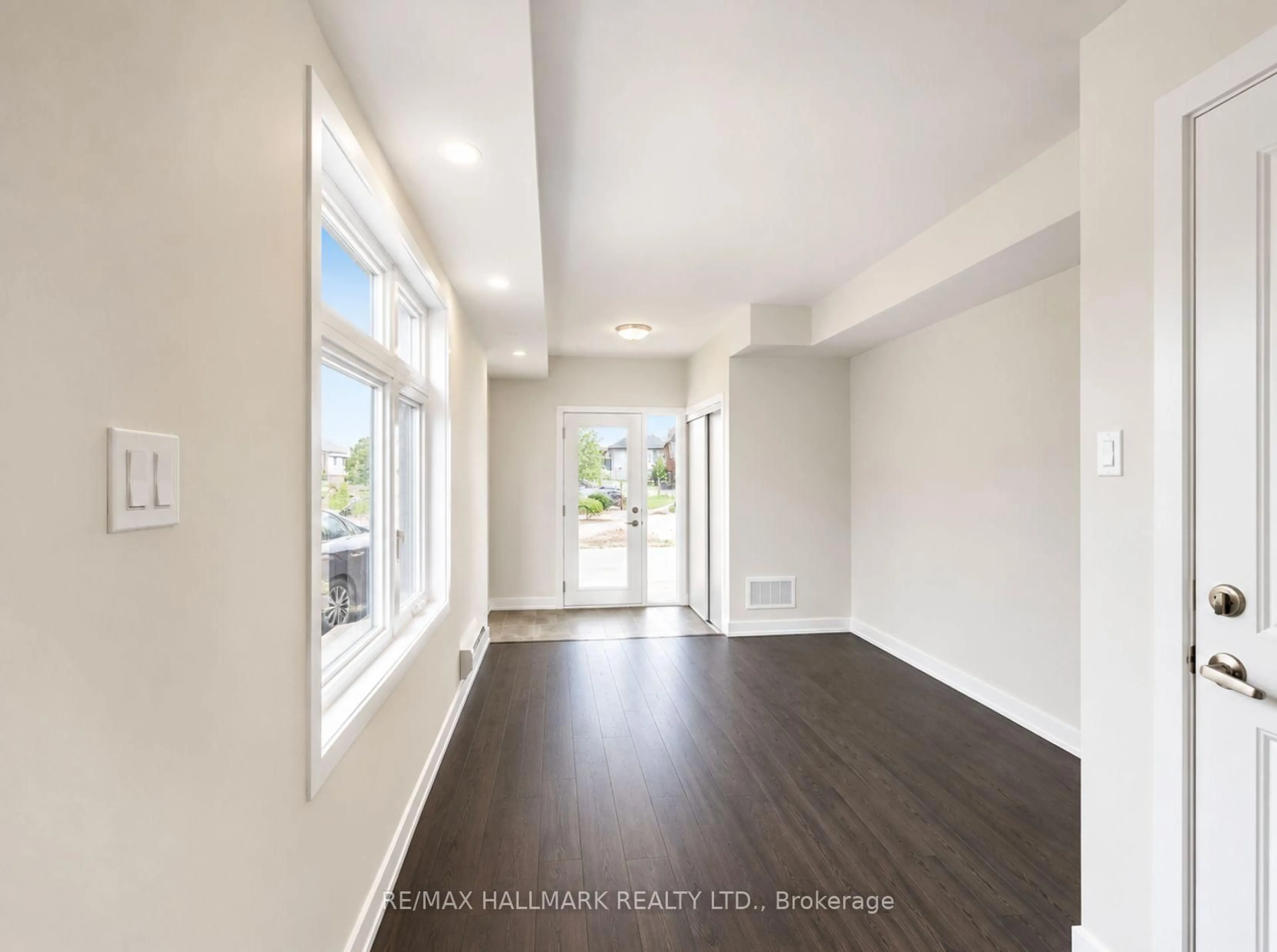 Indoor entryway for 1865 Pickering Pkwy #101, Pickering Ontario L1V 0H2