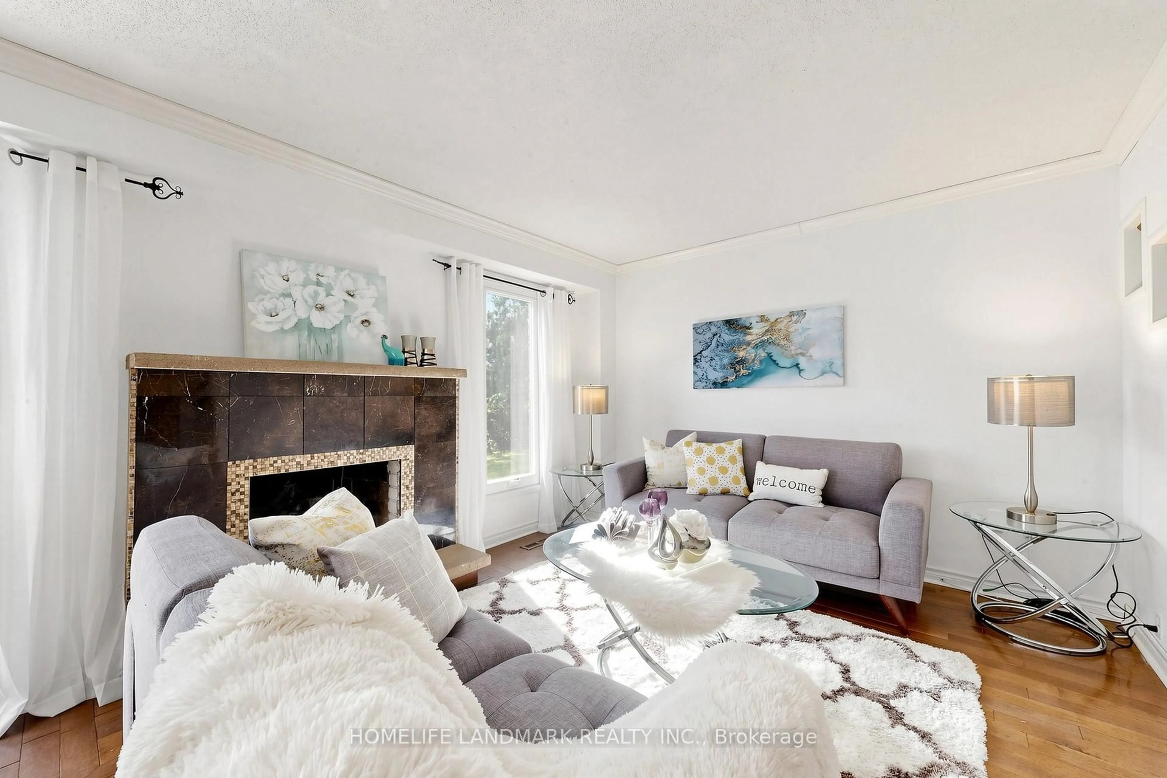 Living room with furniture, unknown for 37 Treetops Crt, Toronto Ontario M1V 2B9