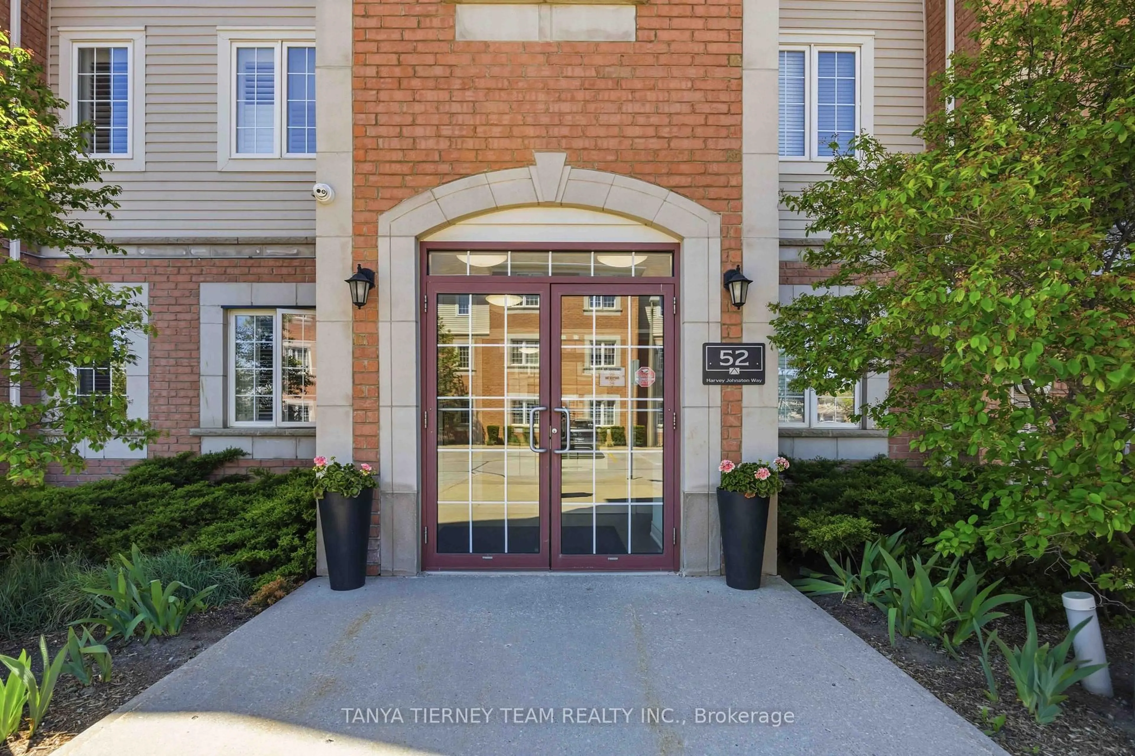 Indoor entryway for 52 Harvey Johnston Way #307, Whitby Ontario L1M 0J7