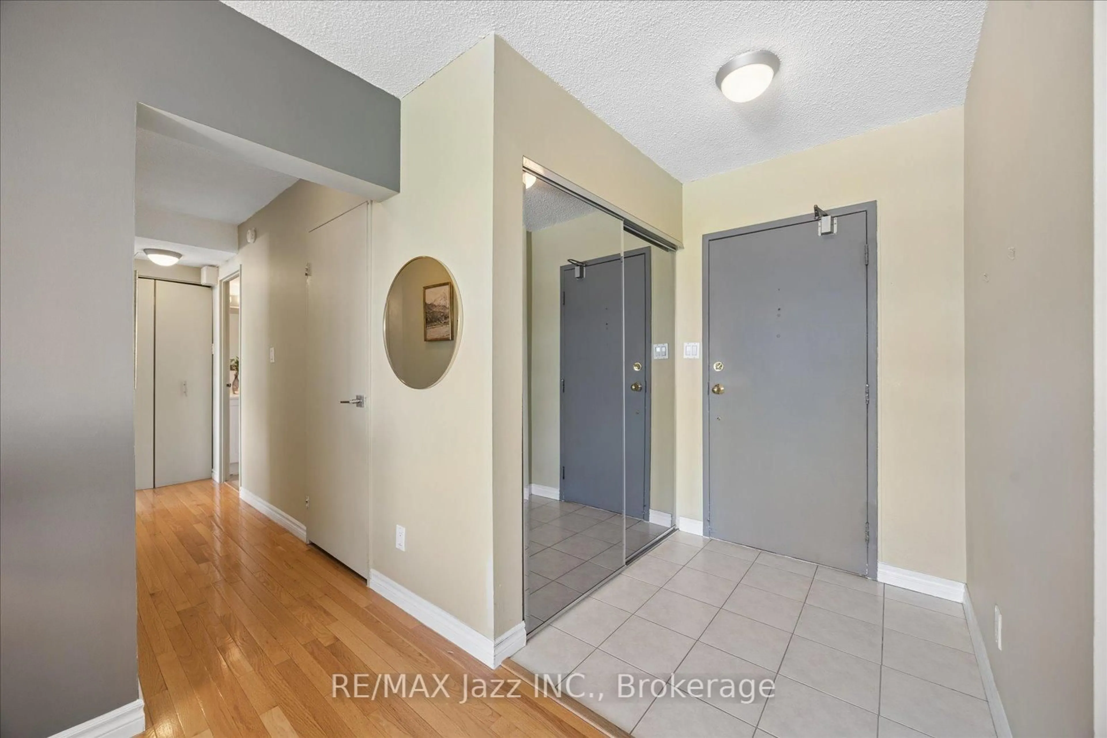Indoor entryway for 55 William St #511, Oshawa Ontario L1G 7C9