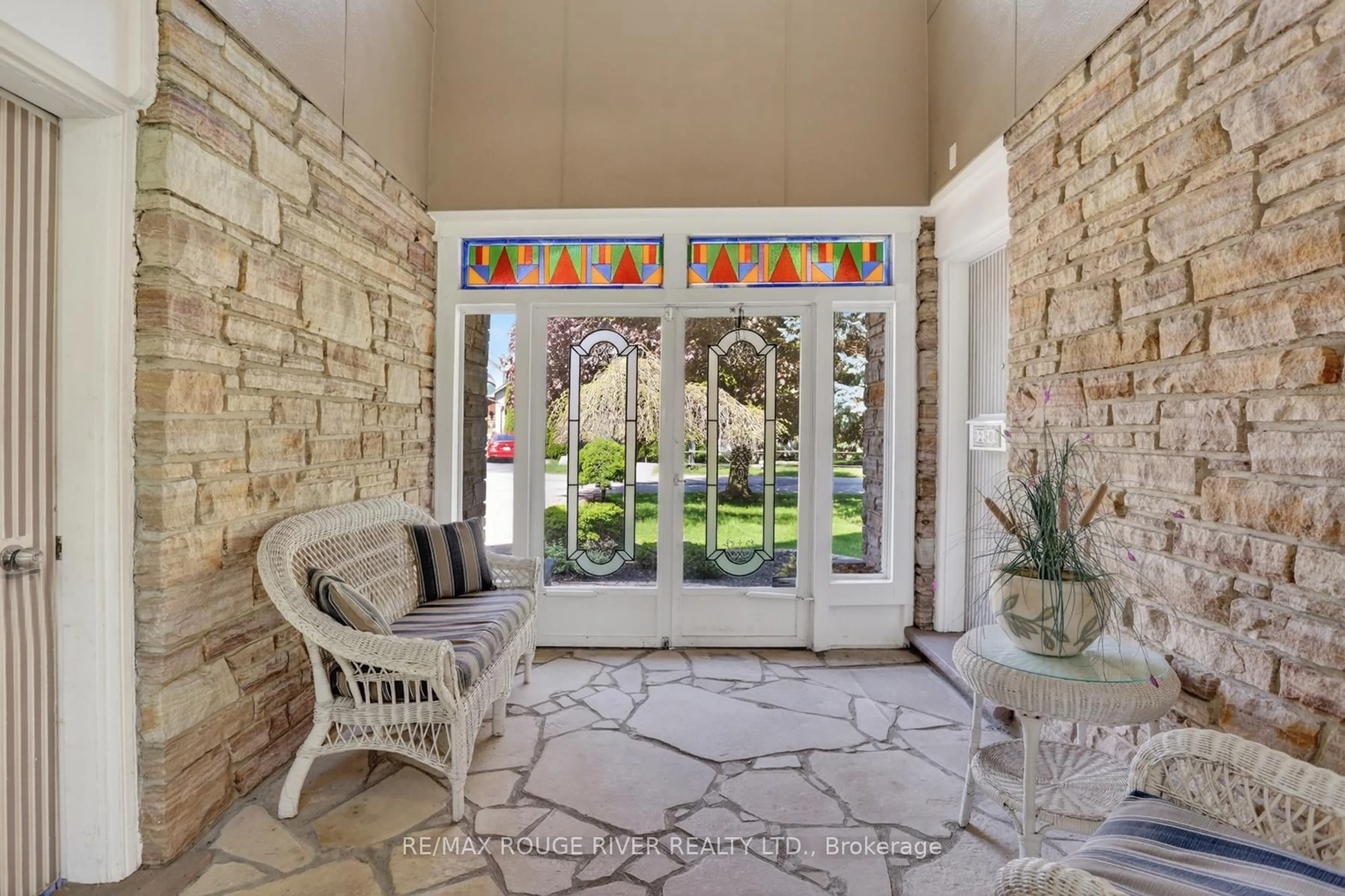 Indoor entryway for 250 Ridgewood Rd, Toronto Ontario M1C 2X2