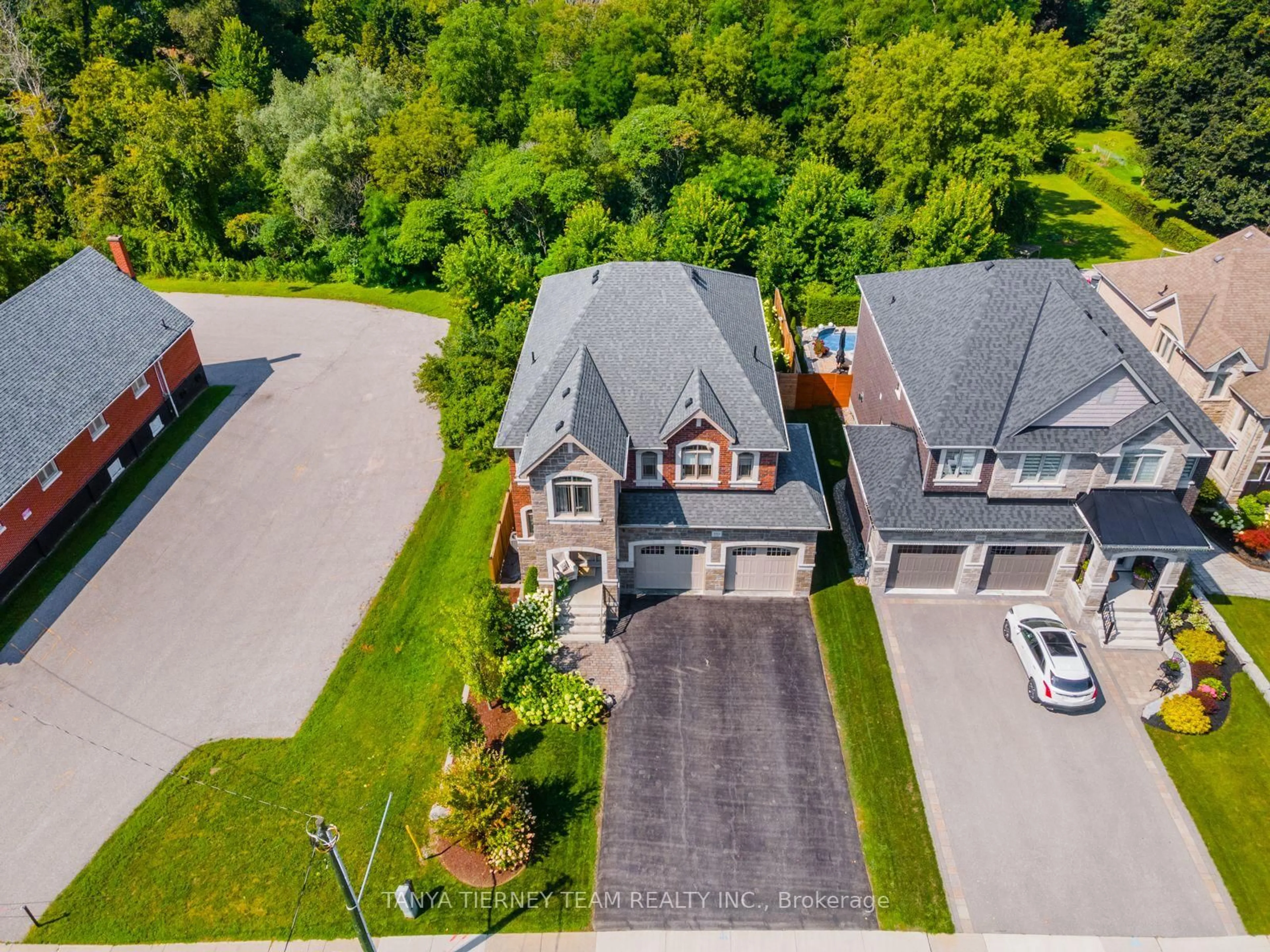 A pic from outside/outdoor area/front of a property/back of a property/a pic from drone, street for 2884 Trulls Rd, Clarington Ontario L1E 2N4
