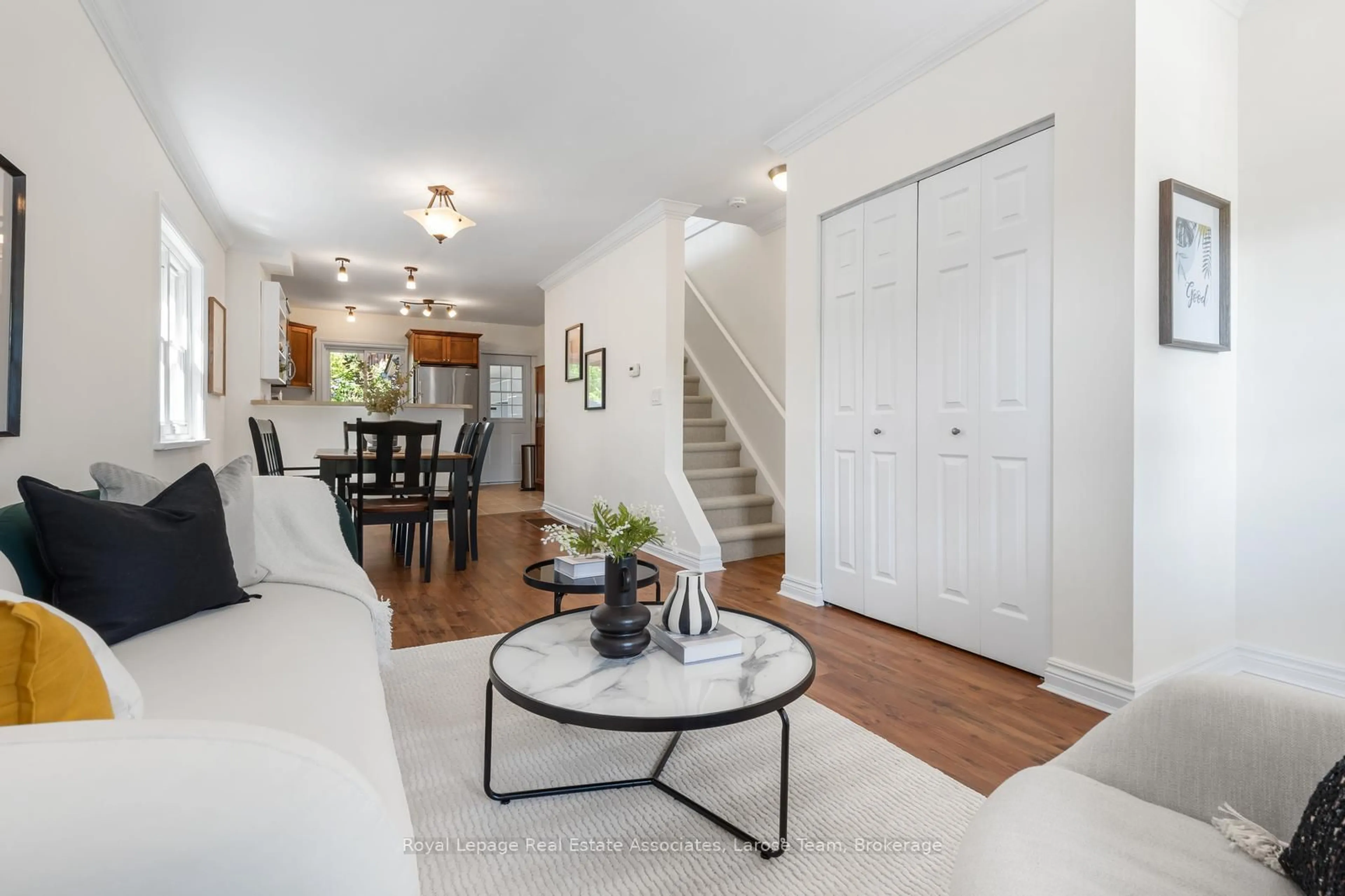 Living room with furniture, unknown for 36 Firstbrooke Rd, Toronto Ontario M4E 2L1