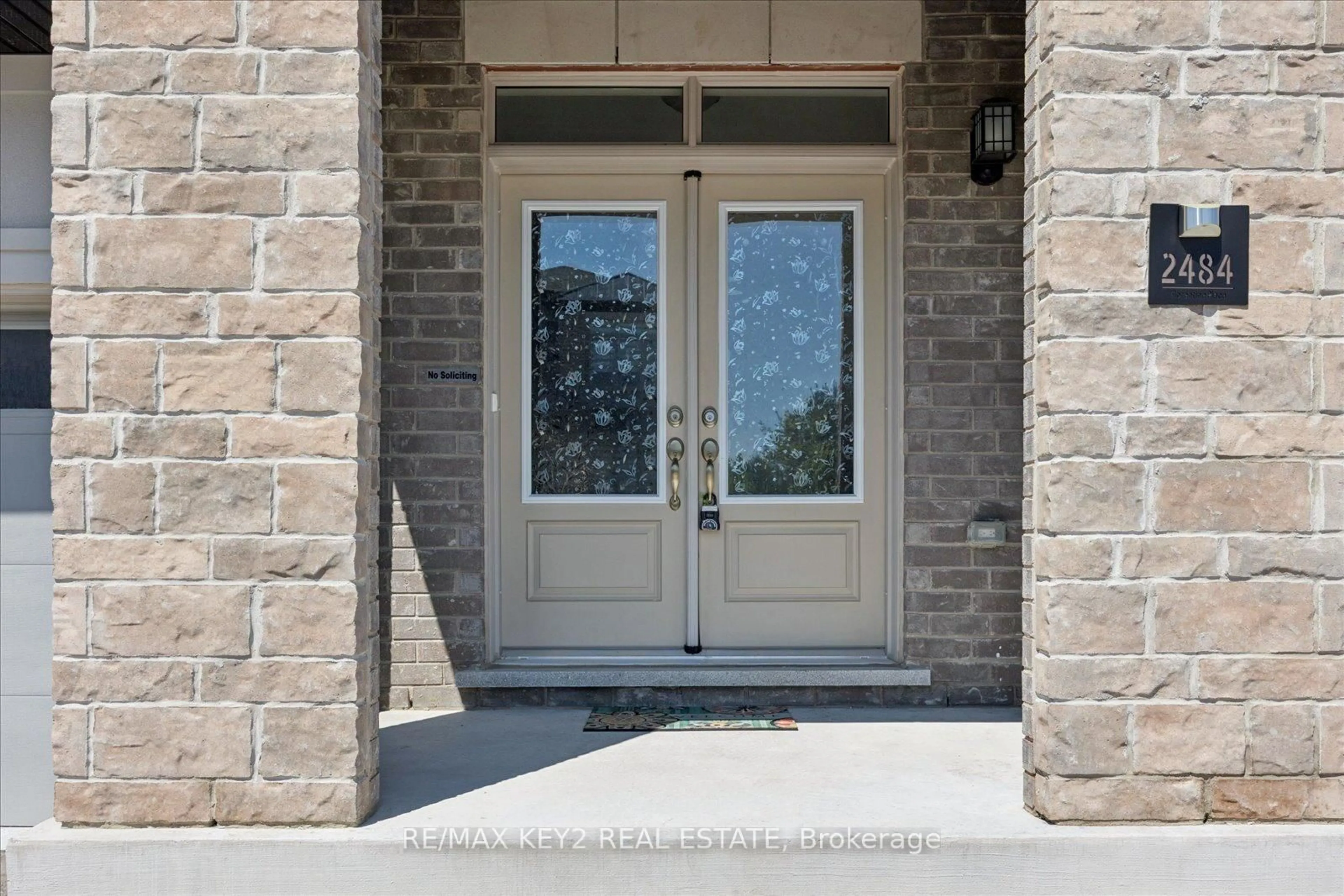Indoor entryway for 2484 Florentine Pl, Pickering Ontario L1X 0H2