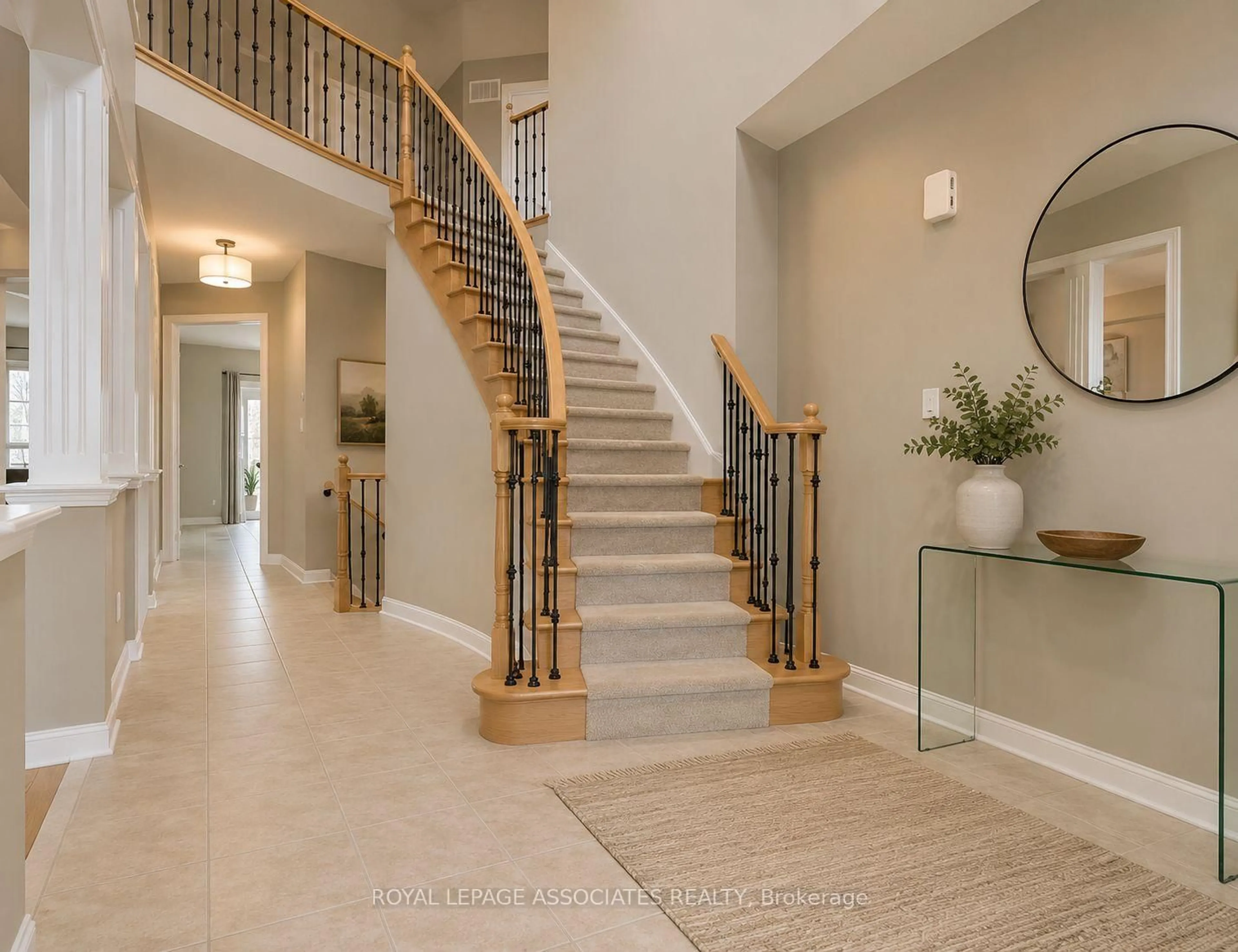 Indoor foyer for 28 Shorten Pl, Ajax Ontario L1T 0E9