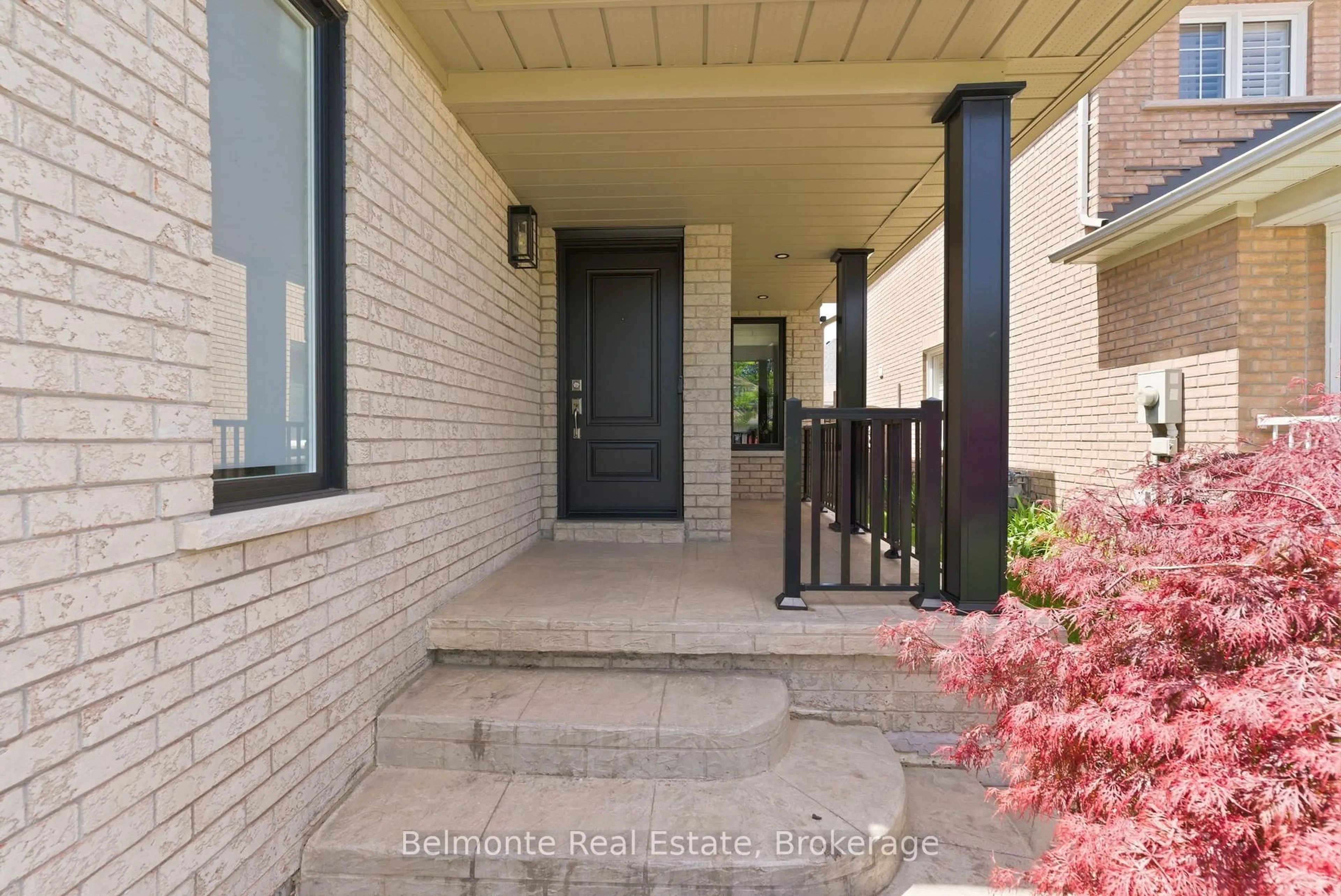 Indoor entryway for 52 Lady May Dr, Whitby Ontario L1R 3A7