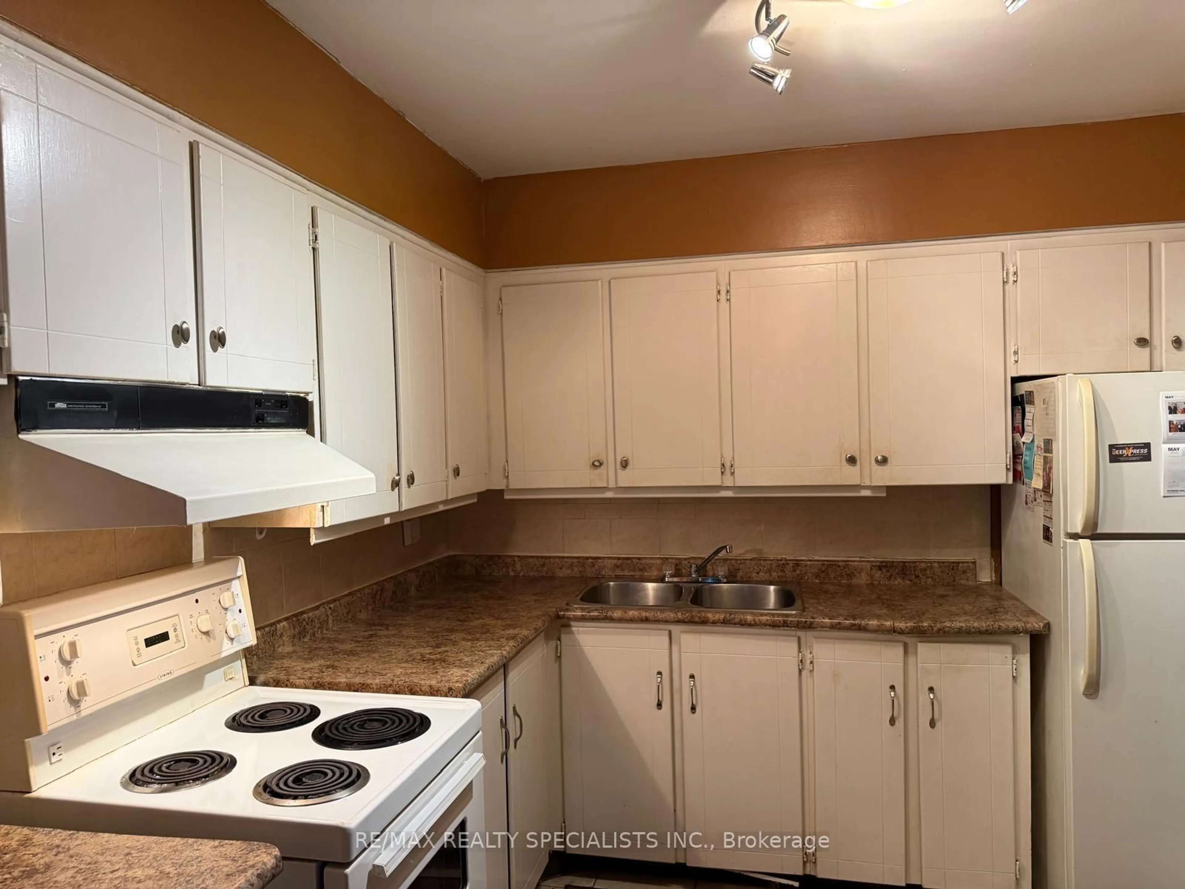 Standard kitchen, unknown for 1705 Mccowan Rd #103, Toronto Ontario M1S 4L2