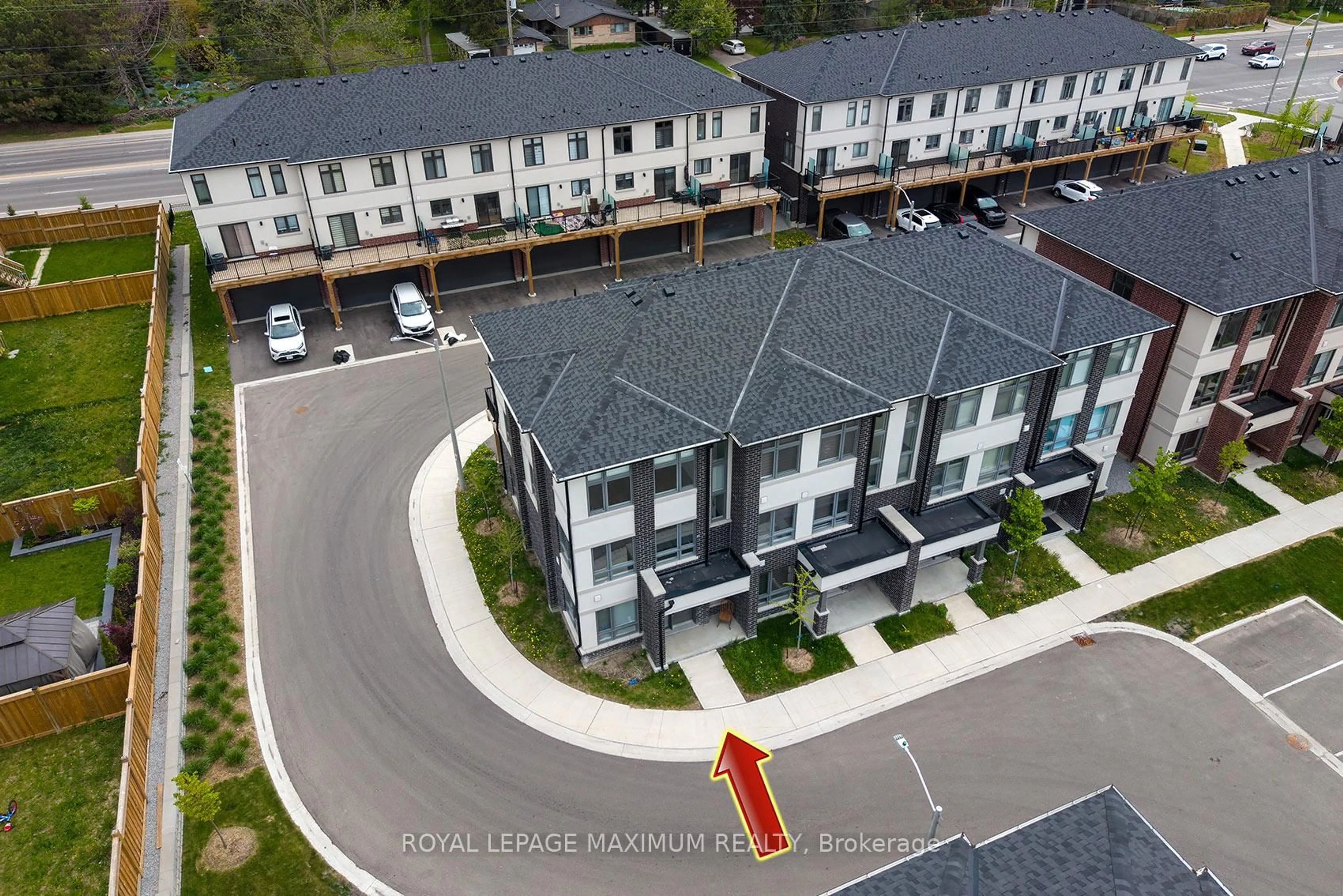 A pic from outside/outdoor area/front of a property/back of a property/a pic from drone, street for 1383 Brandenton Path, Oshawa Ontario L1K 1A9