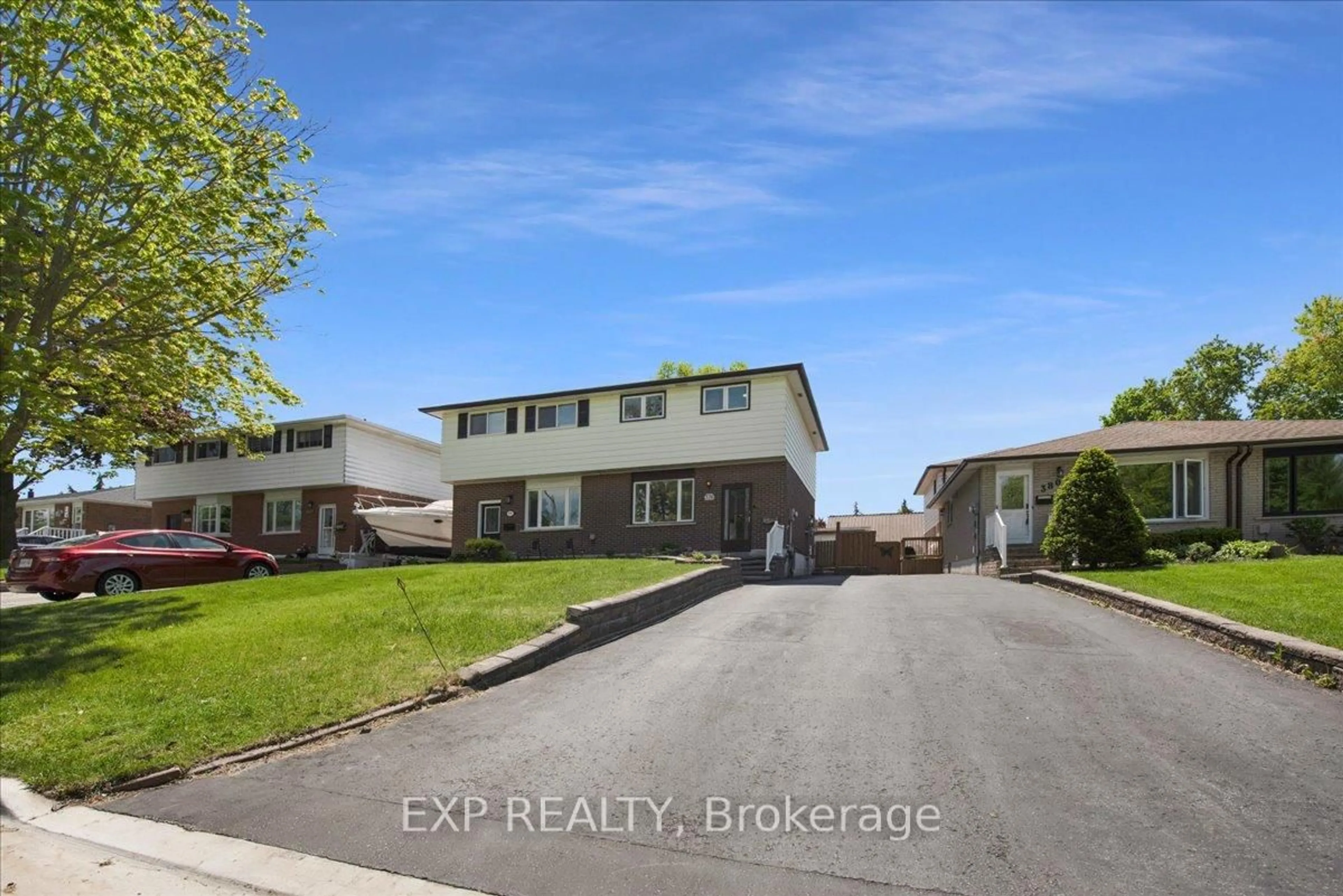 A pic from outside/outdoor area/front of a property/back of a property/a pic from drone, street for 376 Surrey Dr, Oshawa Ontario L1G 6H1