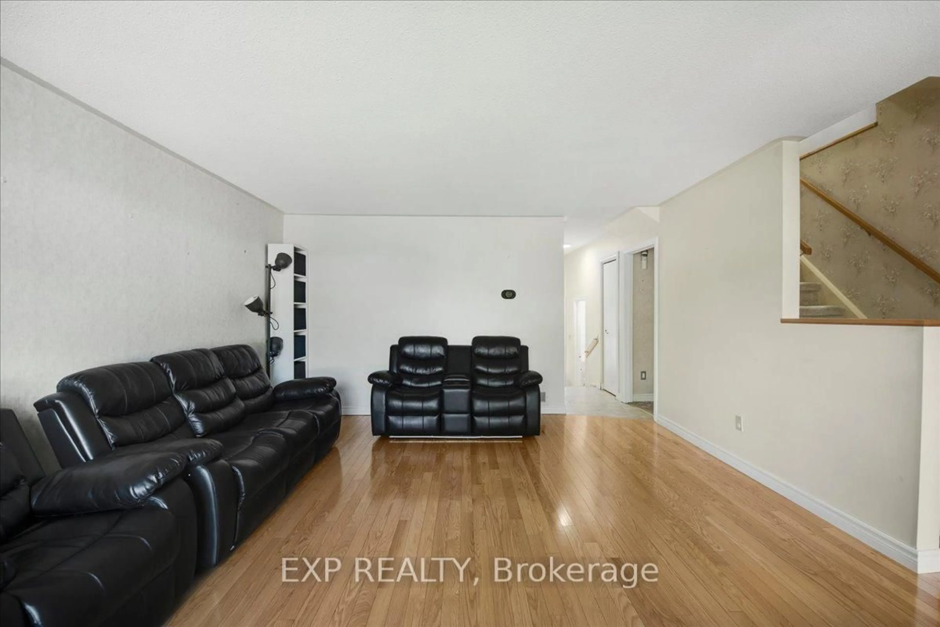 A pic of a room for 376 Surrey Dr, Oshawa Ontario L1G 6H1