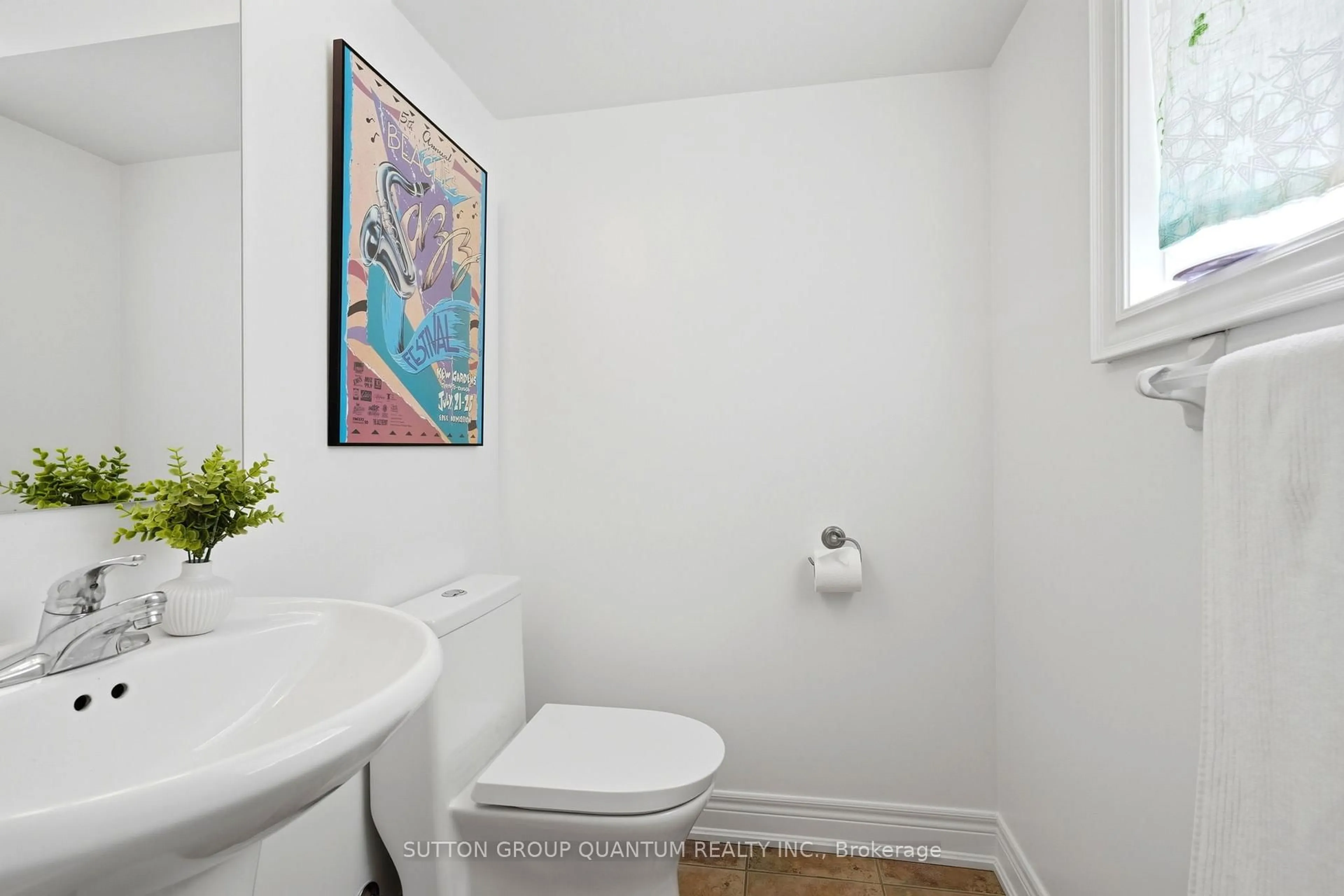 Standard bathroom, unknown for 2268 Gerrard St, Toronto Ontario M4E 2E1