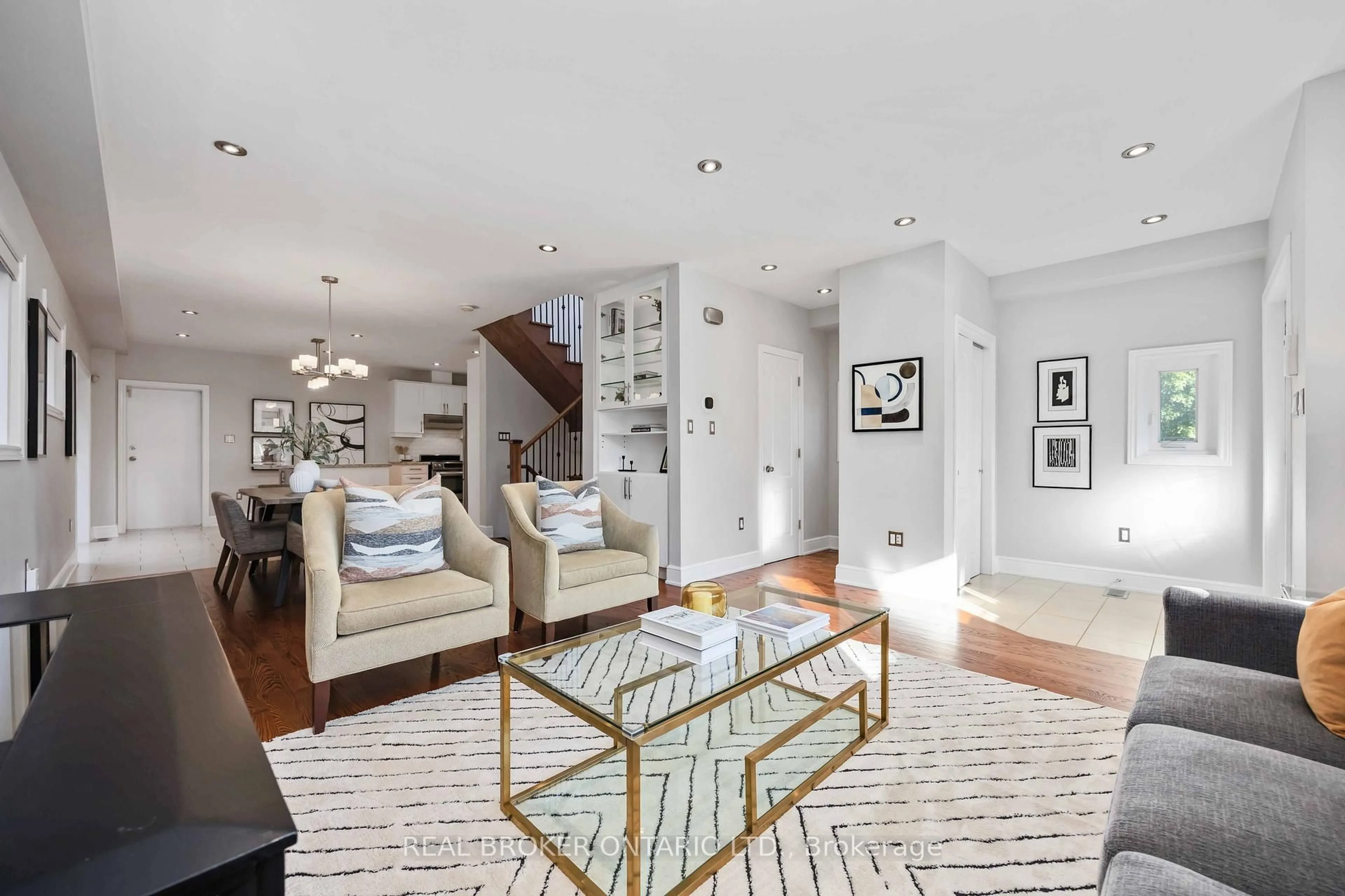 Living room with furniture, unknown for 122 Cedarcrest Blvd, Toronto Ontario M4B 2P3