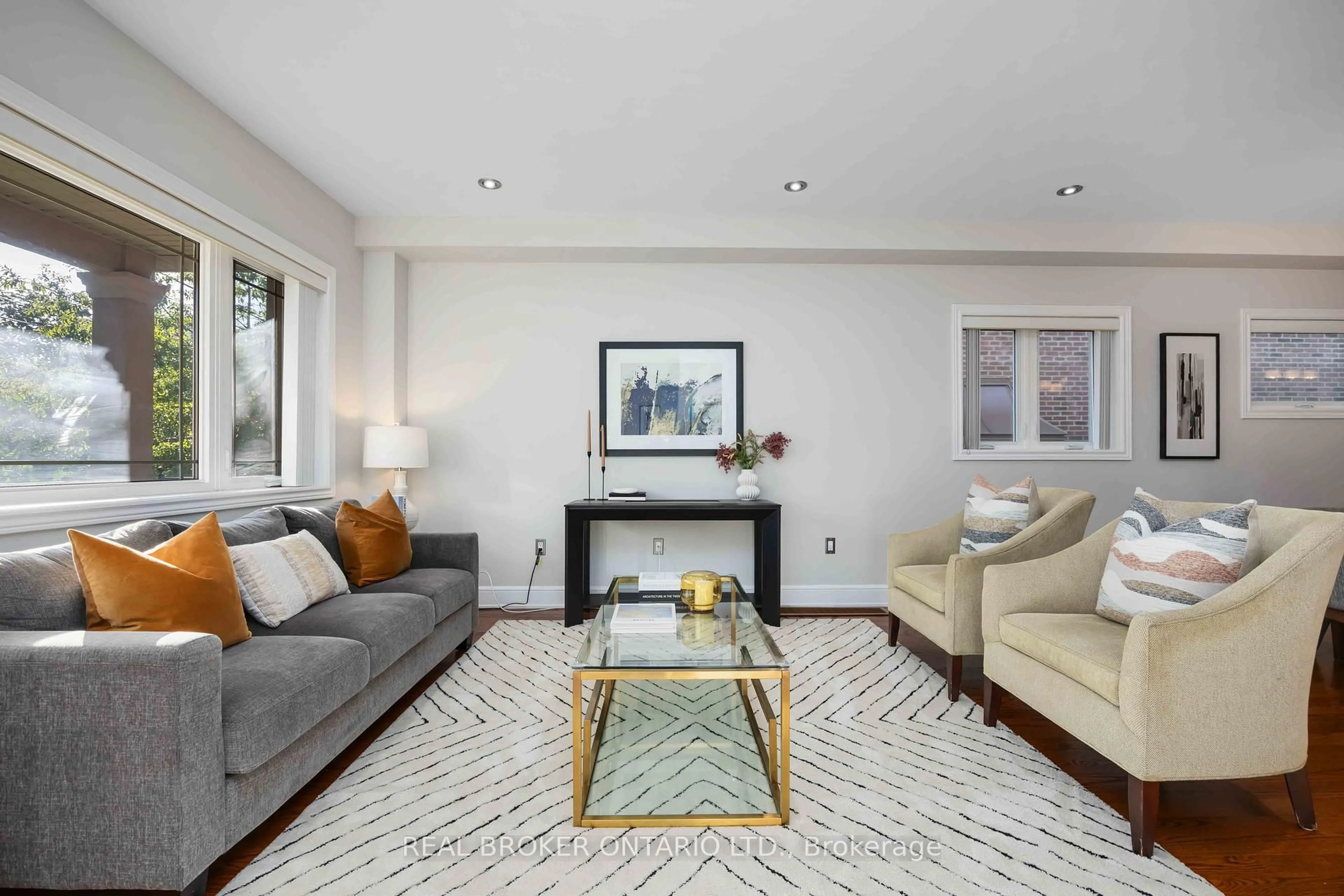 Living room with furniture, unknown for 122 Cedarcrest Blvd, Toronto Ontario M4B 2P3