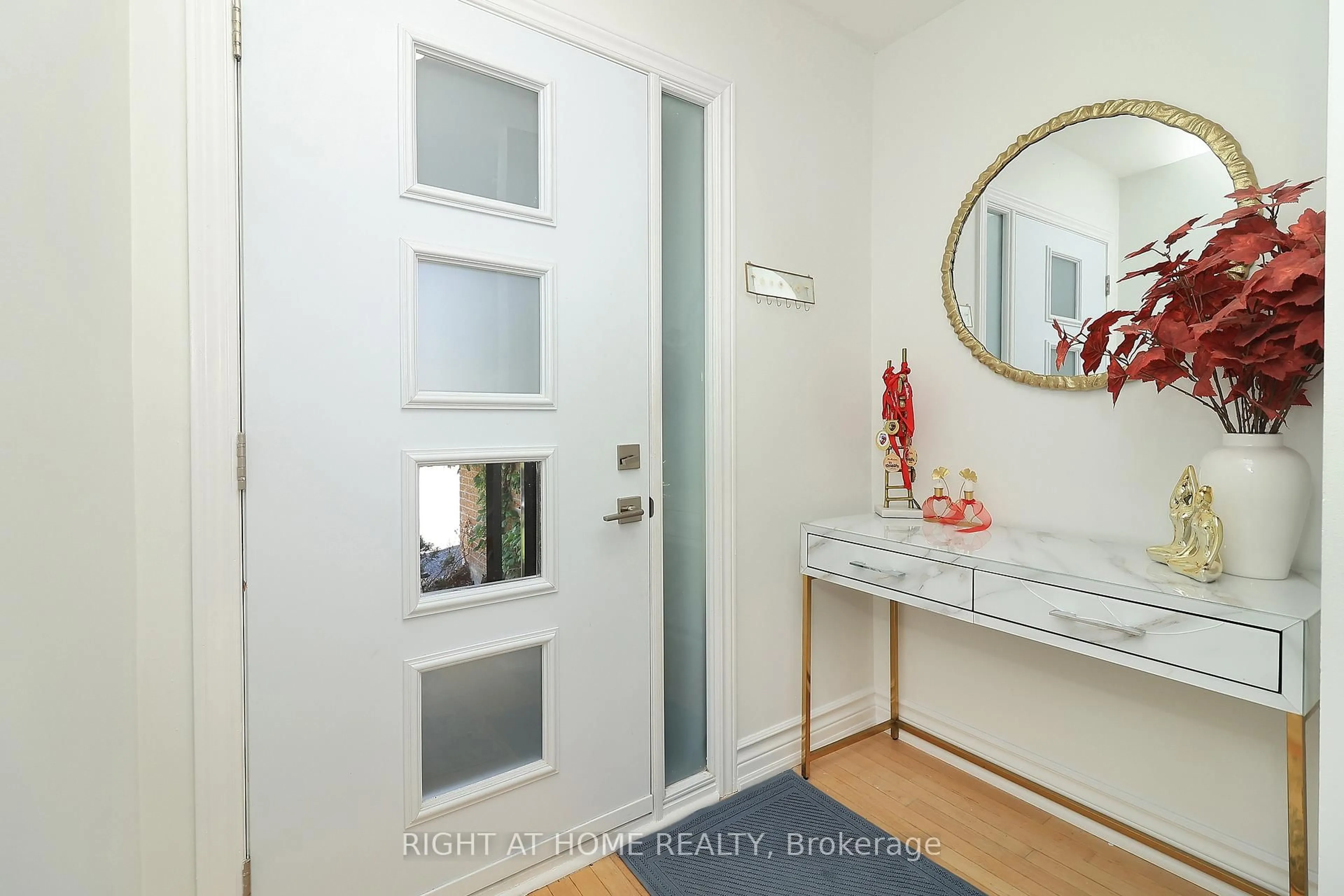 Indoor entryway for 284 Belfast Crt, Oshawa Ontario L1J 6K7