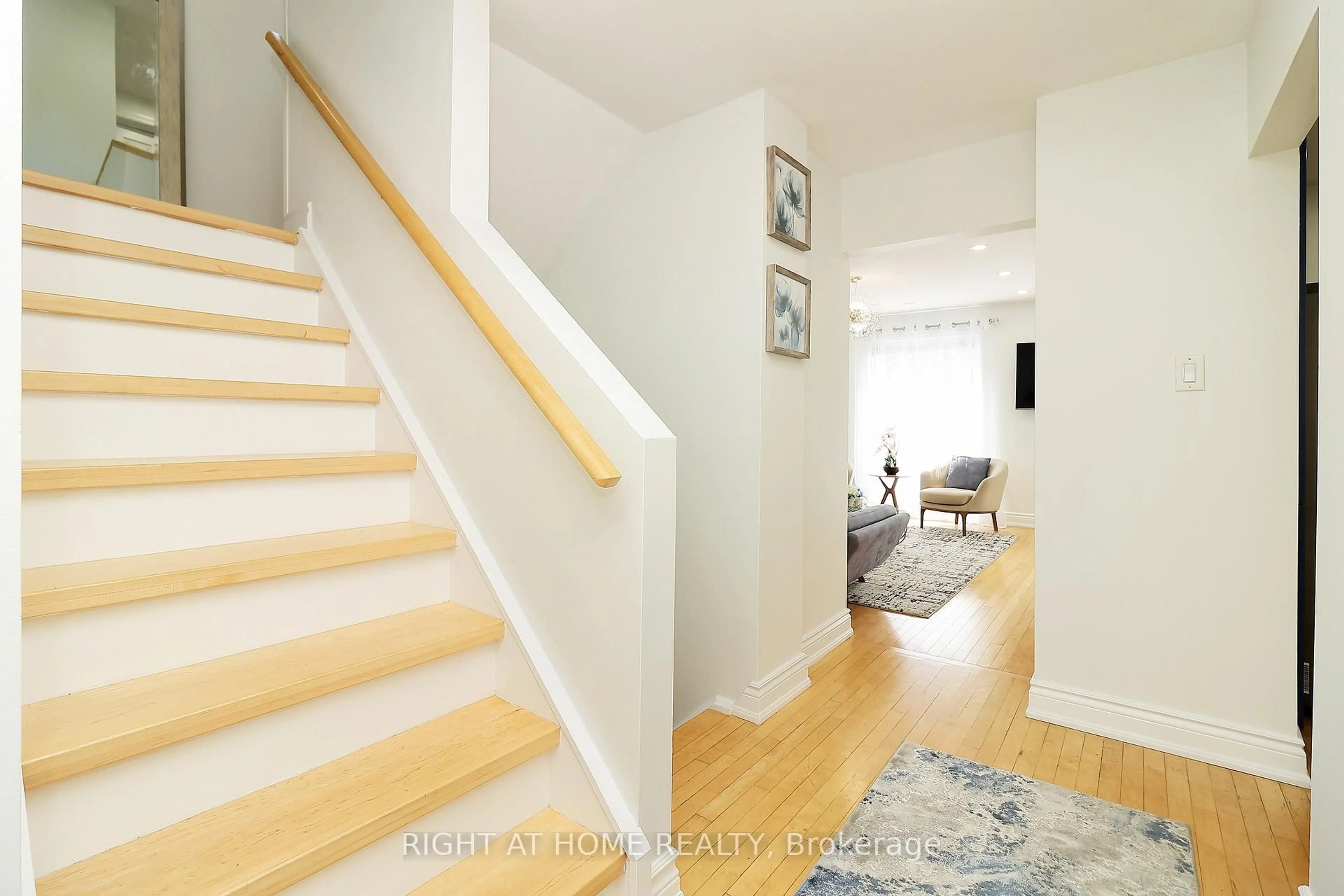 Unknown for 284 Belfast Crt, Oshawa Ontario L1J 6K7