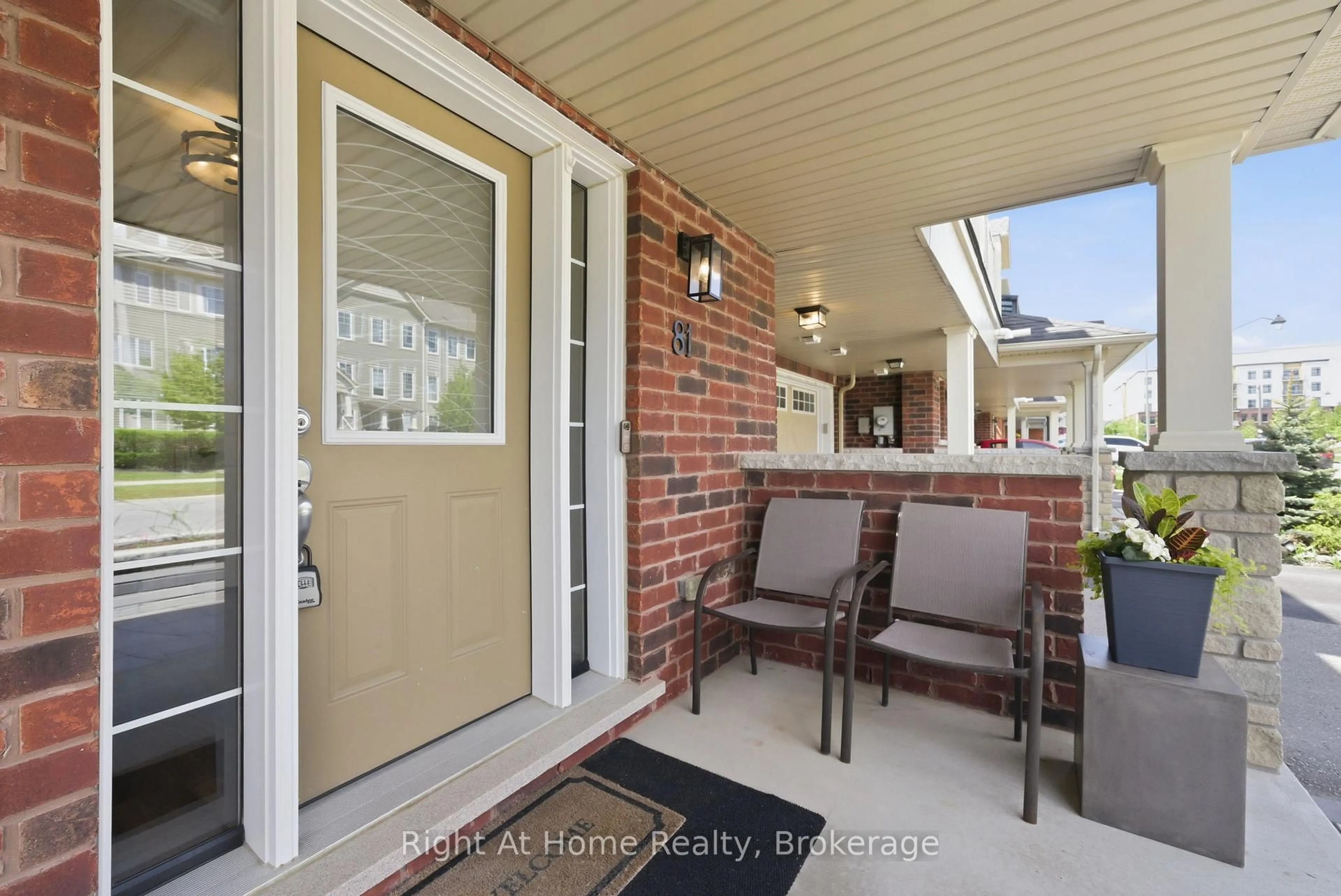 Indoor entryway for 81 Far North Crt, Oshawa Ontario L1L 0J5