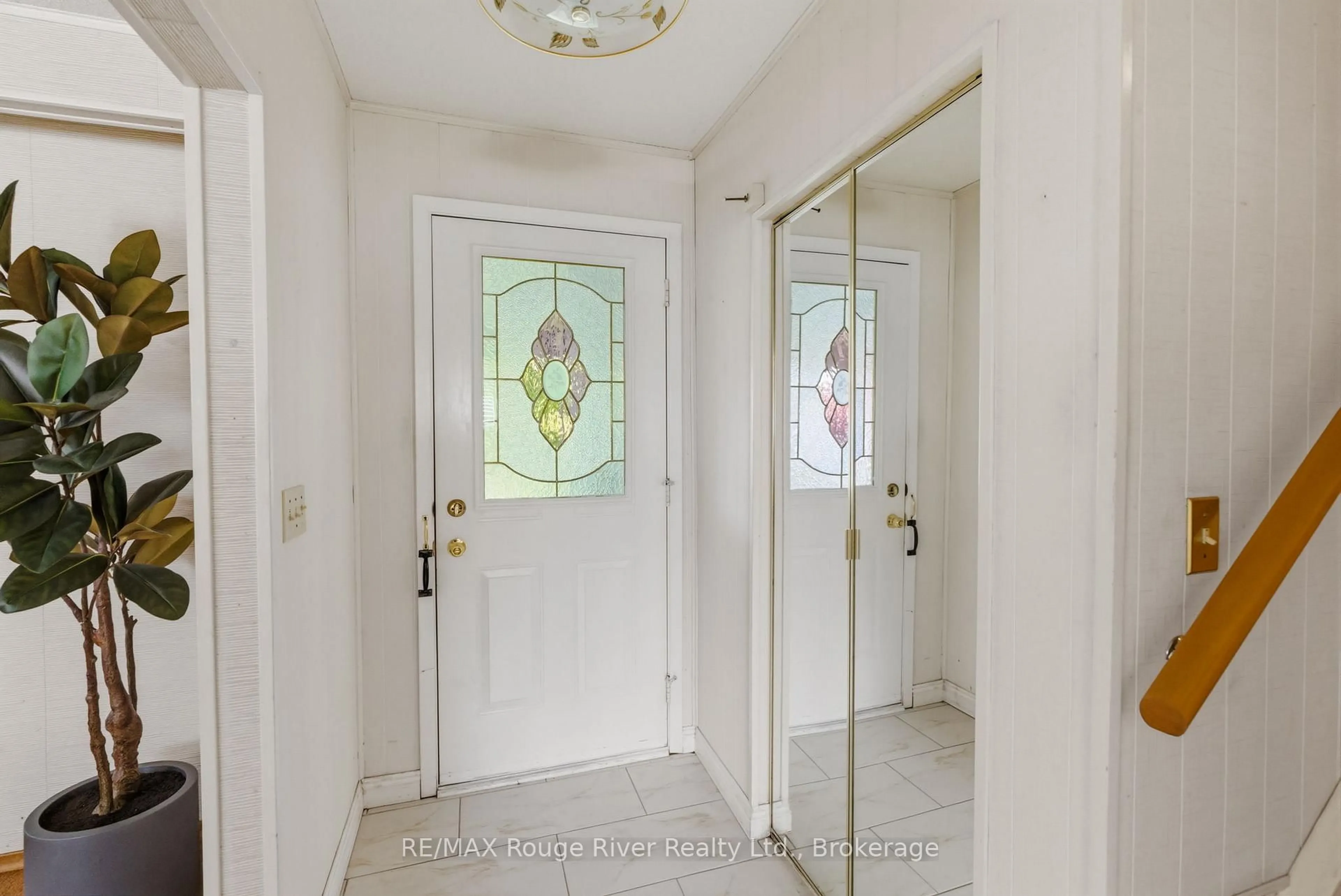 Indoor entryway for 18 Strathy Rd, Ajax Ontario L1S 2V1