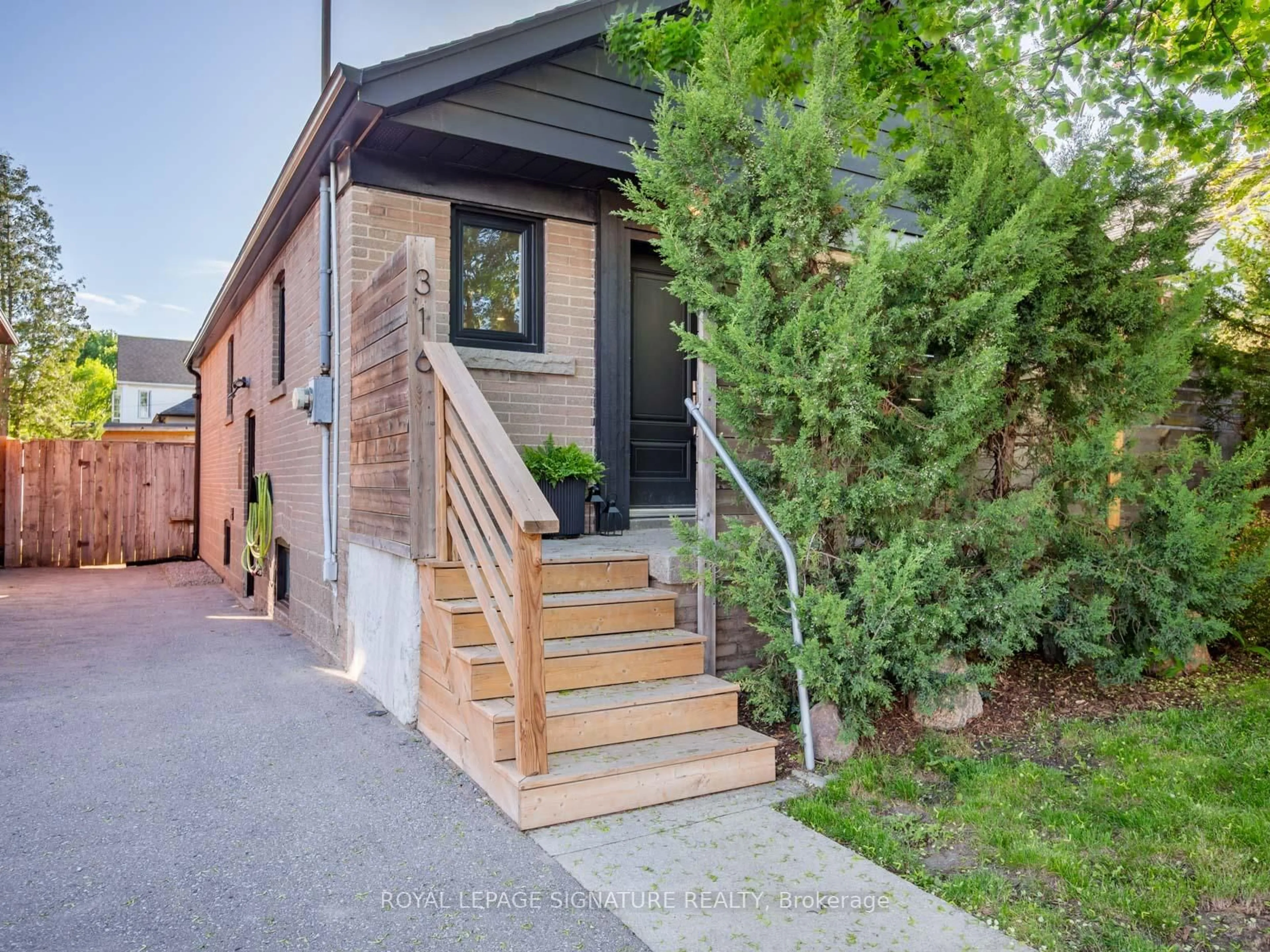 Home with brick exterior material, street for 316 Blantyre Ave, Toronto Ontario M1N 2S7