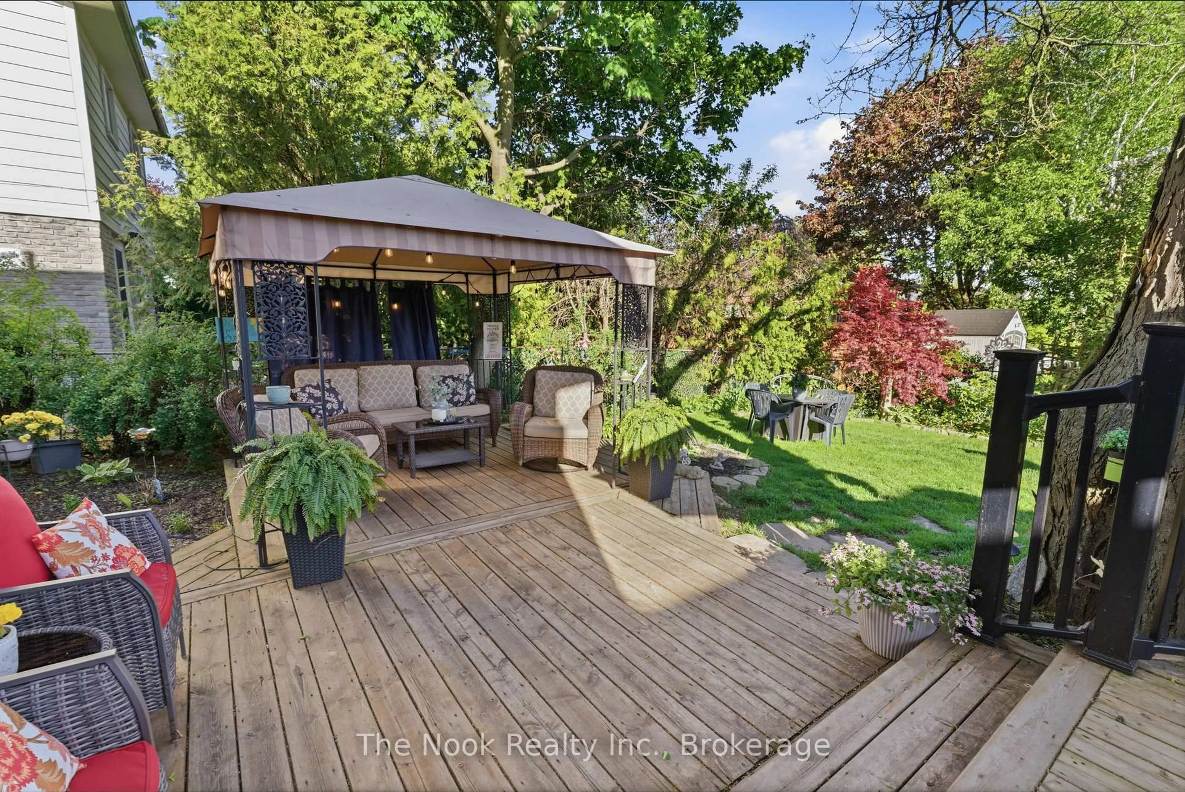 A pic from outside/outdoor area/front of a property/back of a property/a pic from drone, unknown for 35 Michael Blvd, Whitby Ontario L1N 5P6