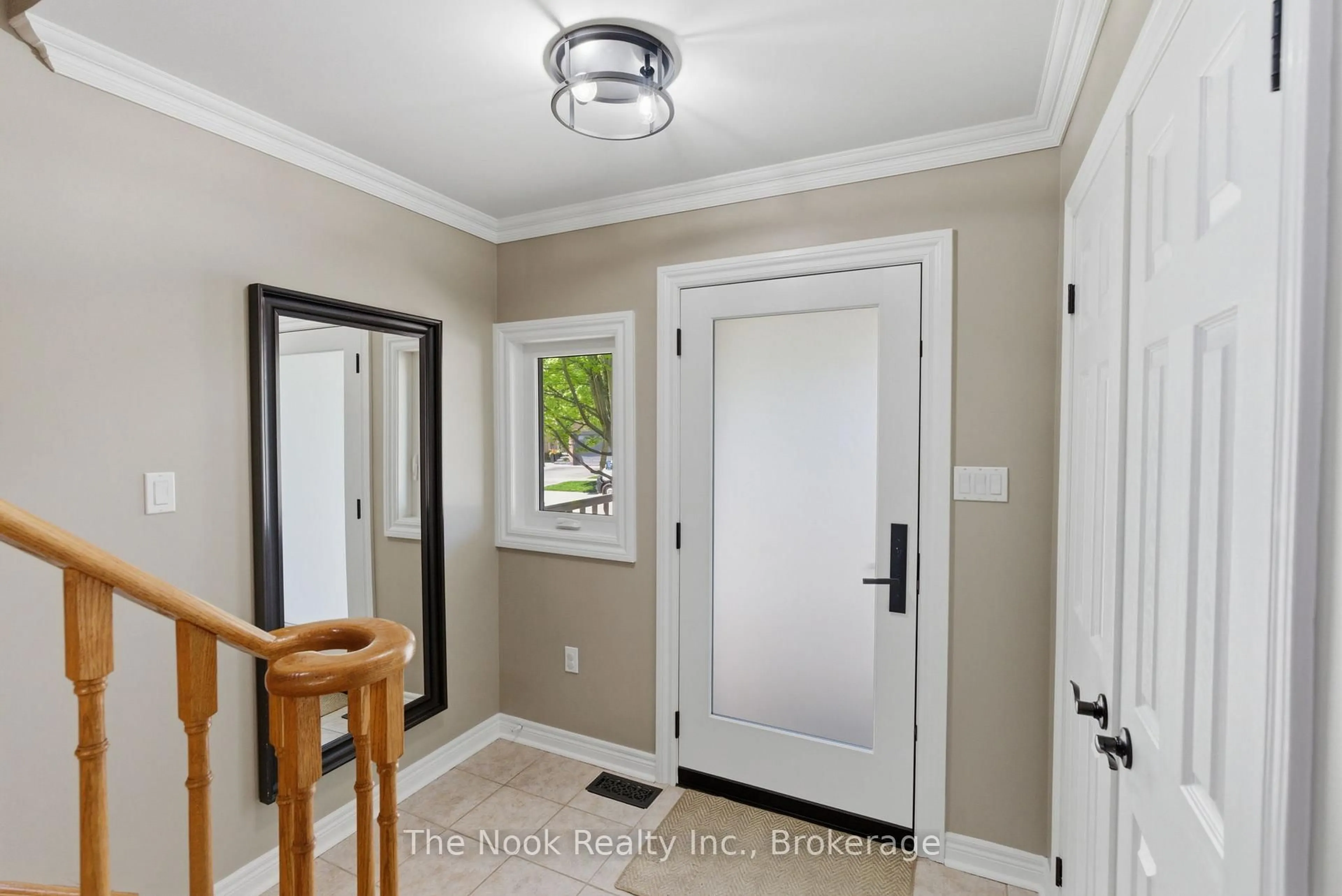 Indoor entryway for 149 Toscana Dr, Whitby Ontario L1R 2Z9